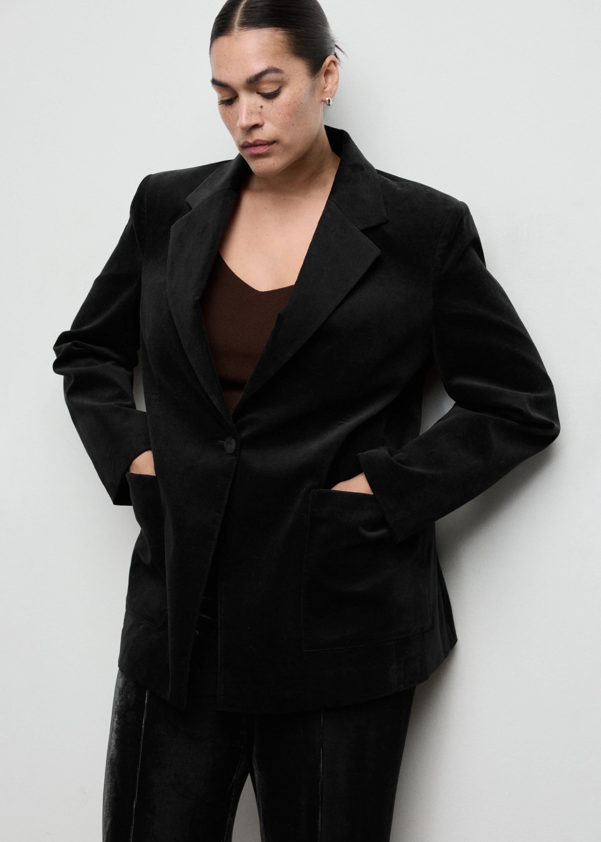 Blazer aus Velveton mit Taschen - Detail des Artikels 5, Schwarz. Ref: 17088636-00.