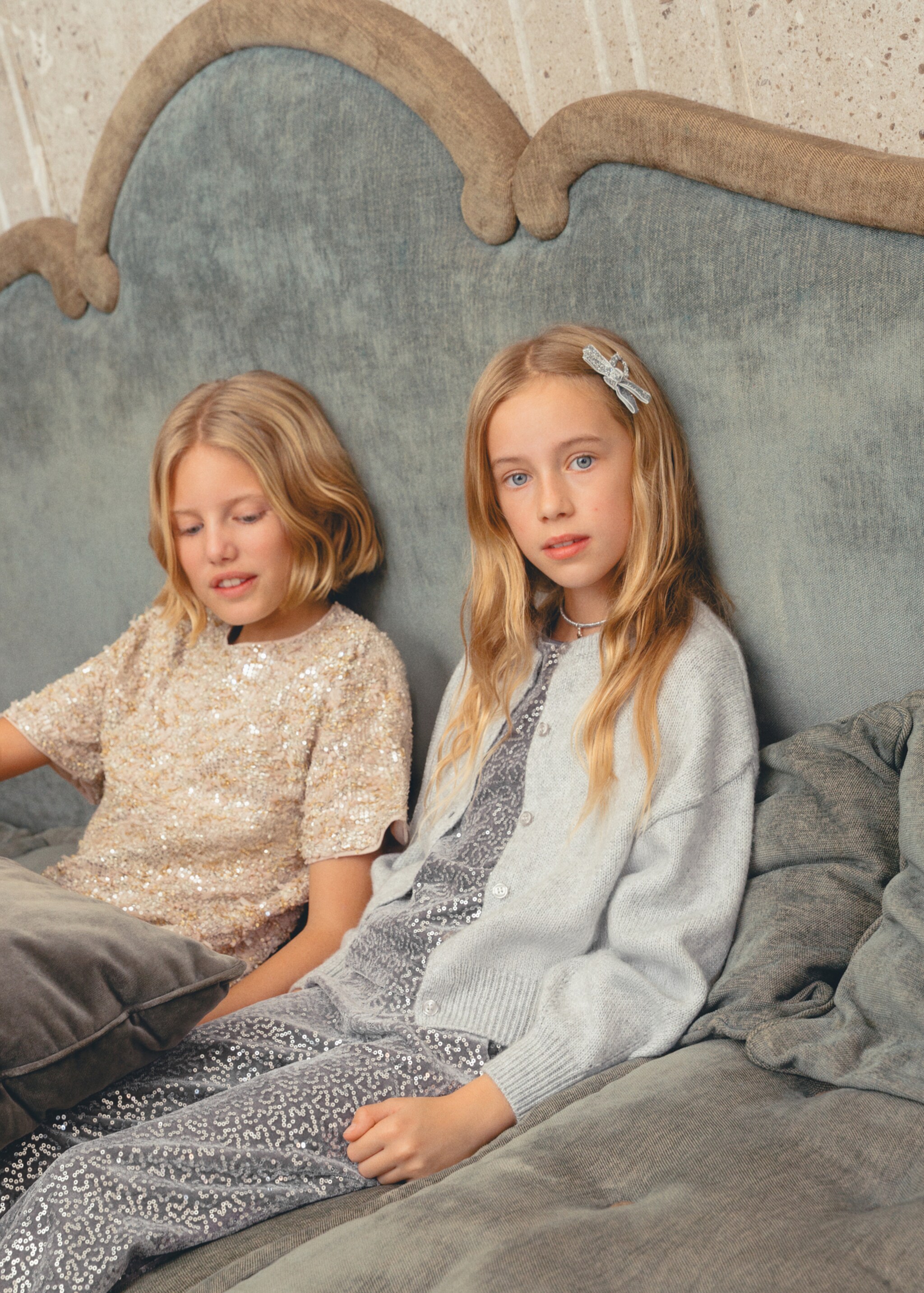 Knitted cardigan with shiny details - Details of the article 5, Light Heather Grey. Ref: 17089102-00.