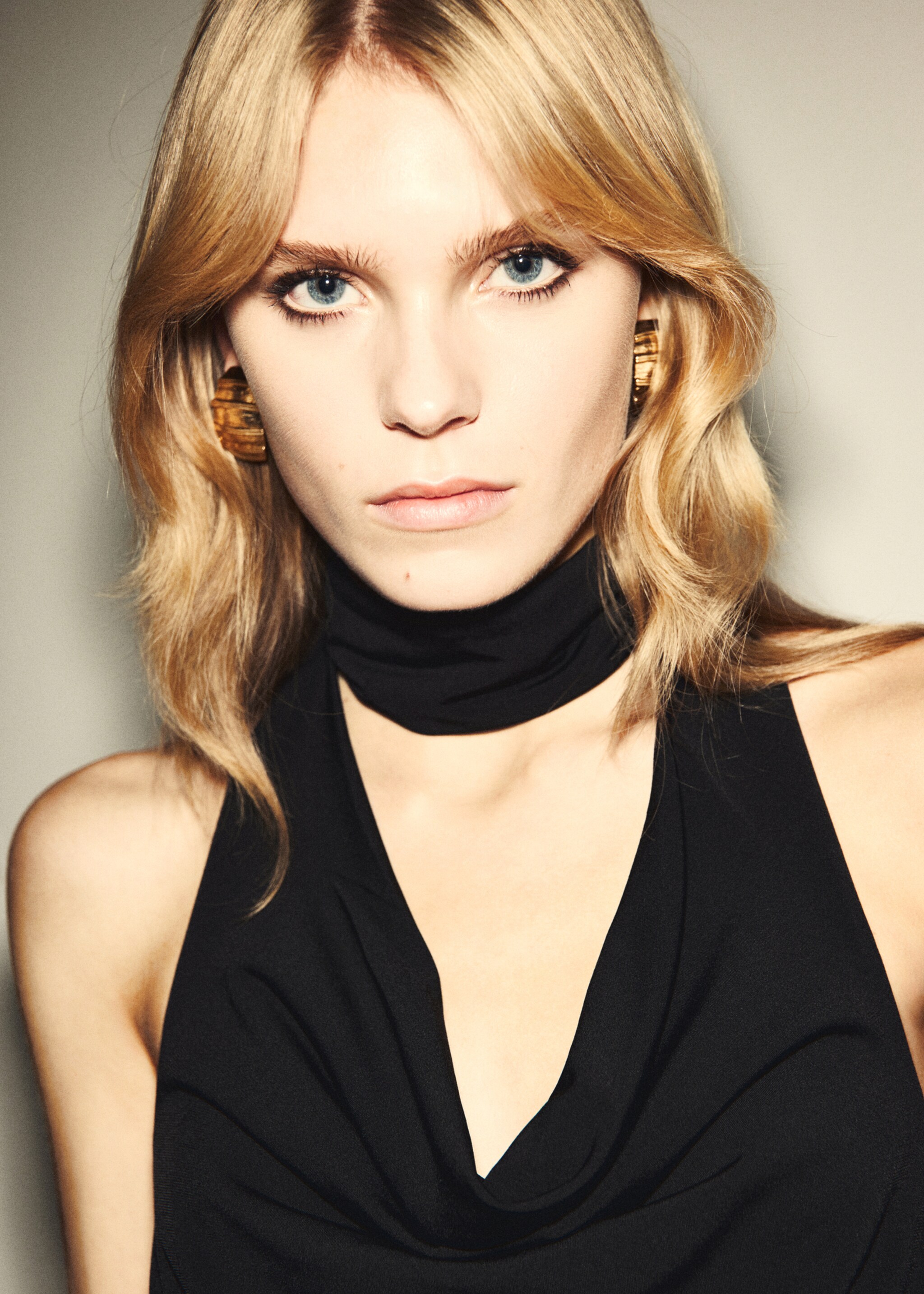 Halter-neck jumpsuit with scarf - Details of the article 6, Black. Ref: 17089108-00.