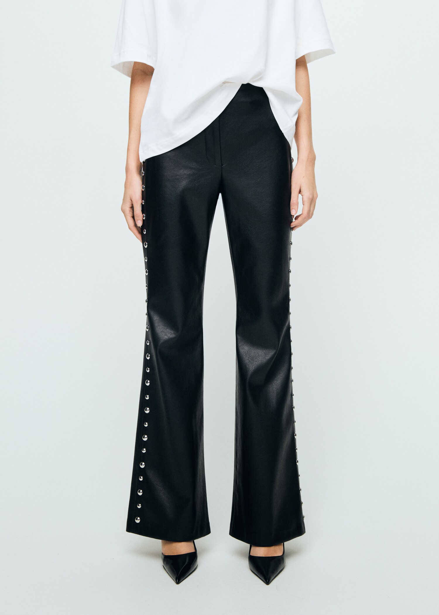 Broek met lederlook en studs - Middenvlak