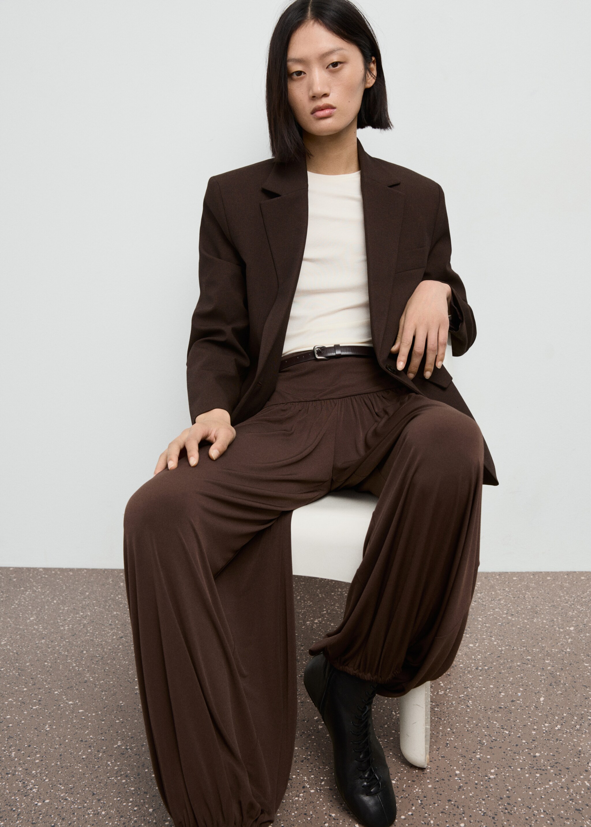 Straight-fit suit jacket - Details of the article 2, Chocolate. Ref: 17089111-00.