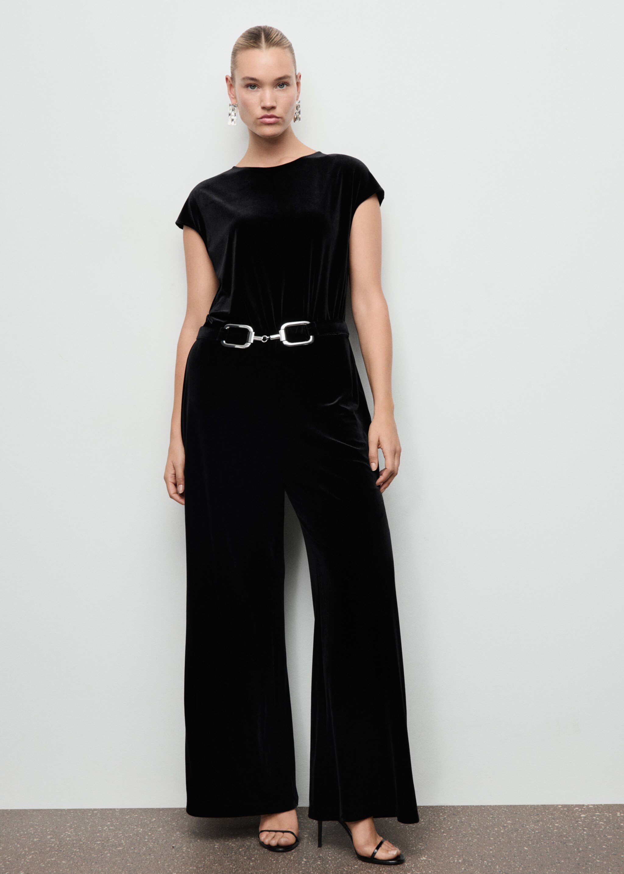 Velvet belt jumpsuit - Details of the article 3, Black. Ref: 17089113-00.