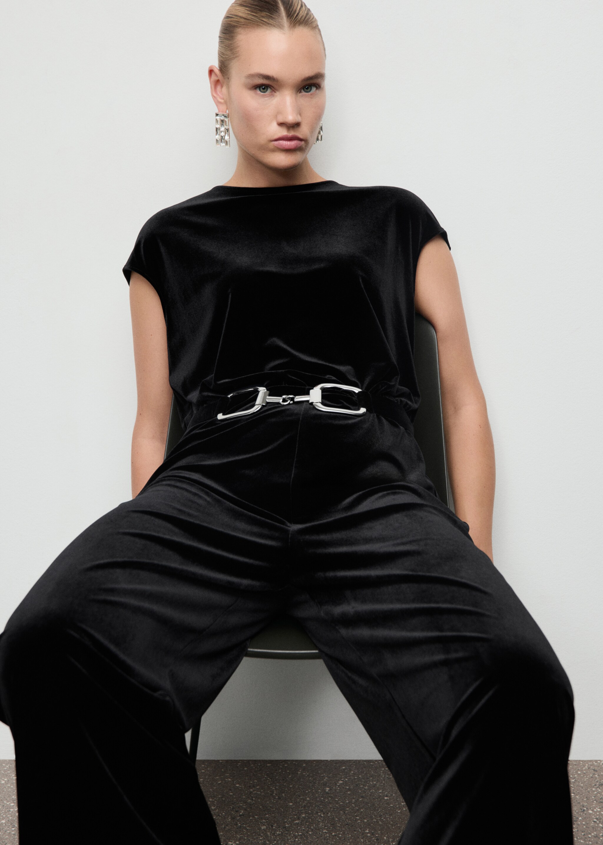 Velvet belt jumpsuit - Details of the article 4, Black. Ref: 17089113-00.