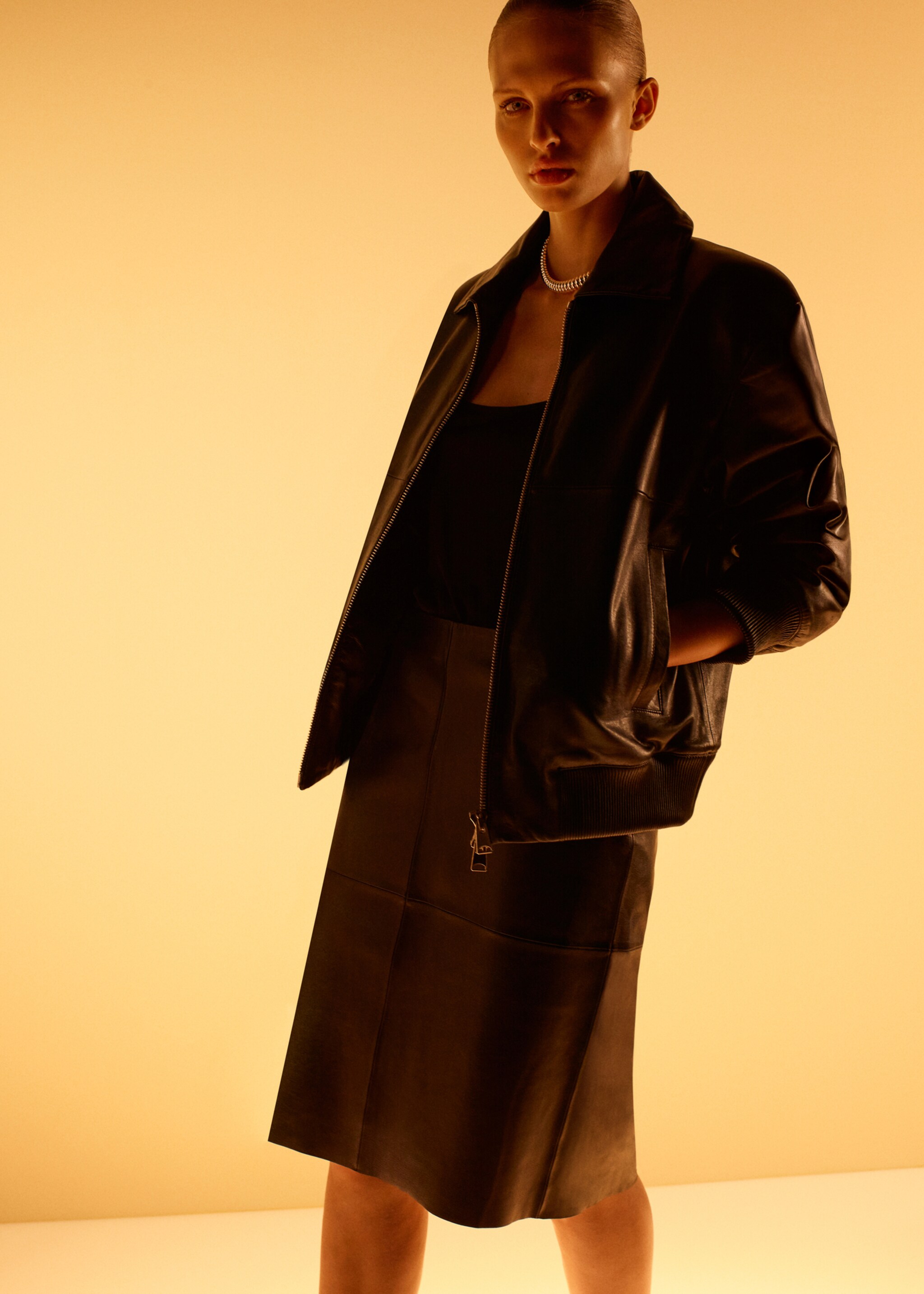 Leather pencil skirt - Medium plane, Black. Ref: 17089116-00.