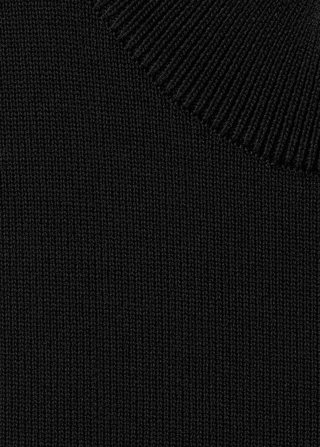 Knitted dress with cut-out