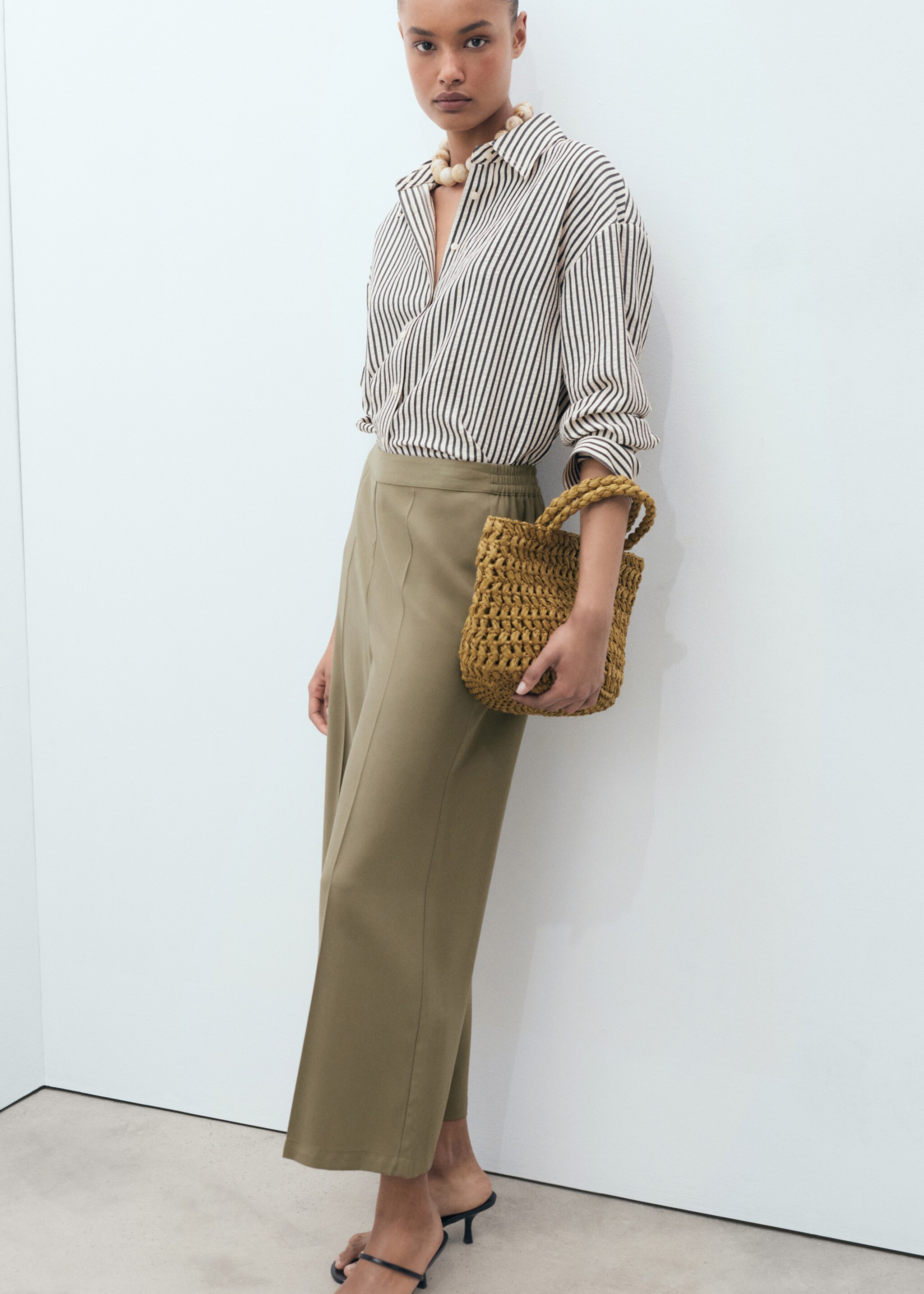 Flowy palazzo trousers - Details of the article 1, Khaki. Ref: 17091129-00.