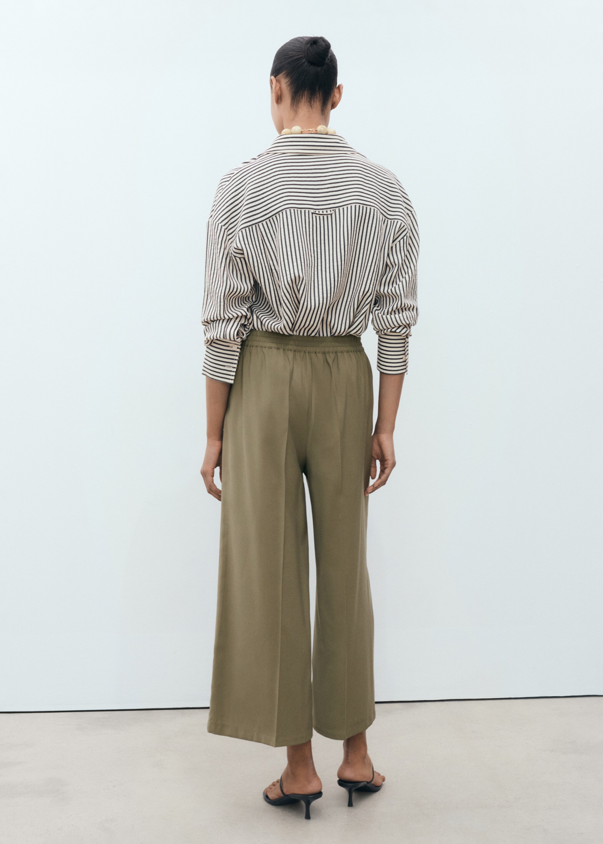 Flowy palazzo trousers - Reverse of the article, Khaki. Ref: 17091129-00.