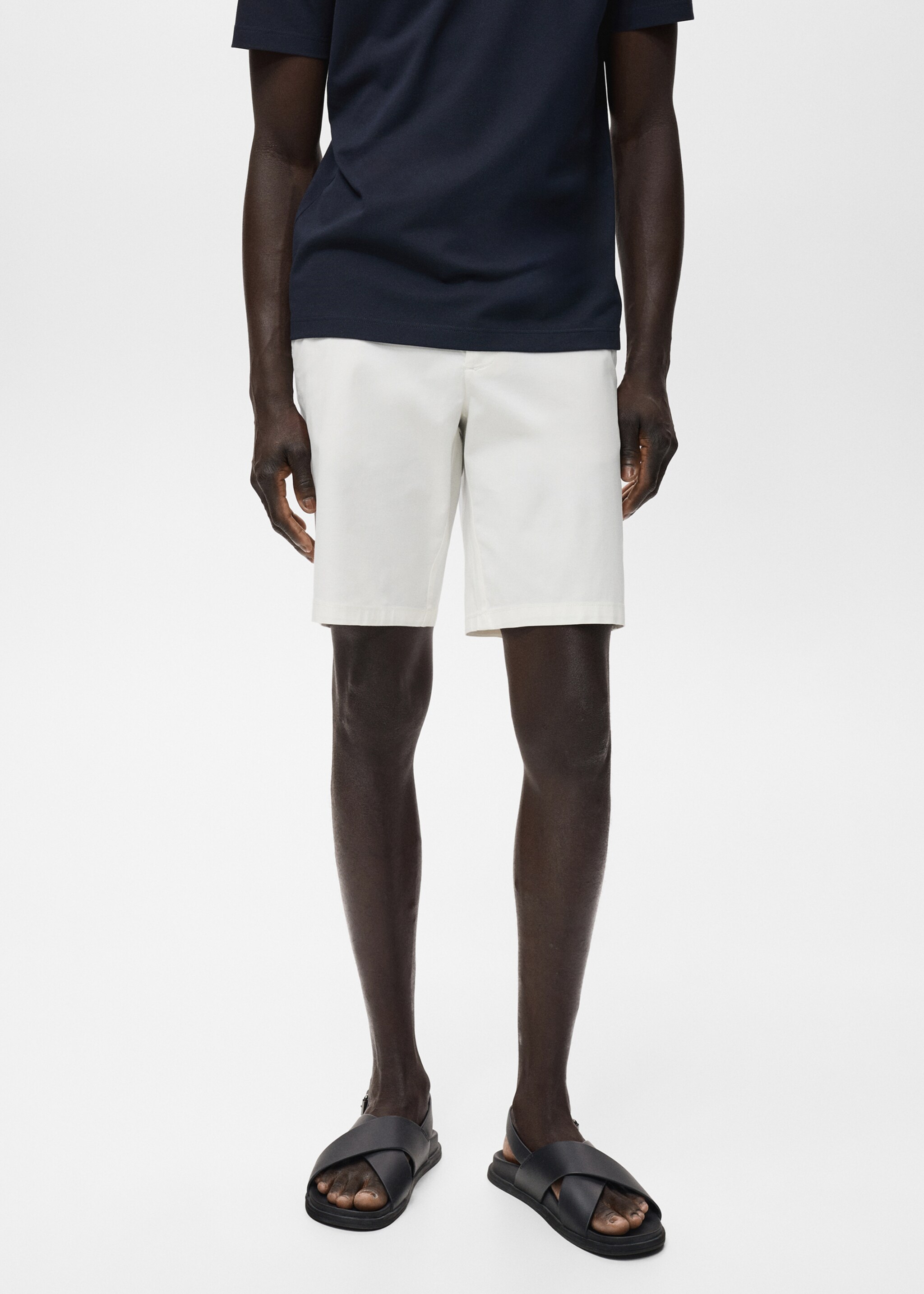 Straight cotton Bermuda shorts - Середній план