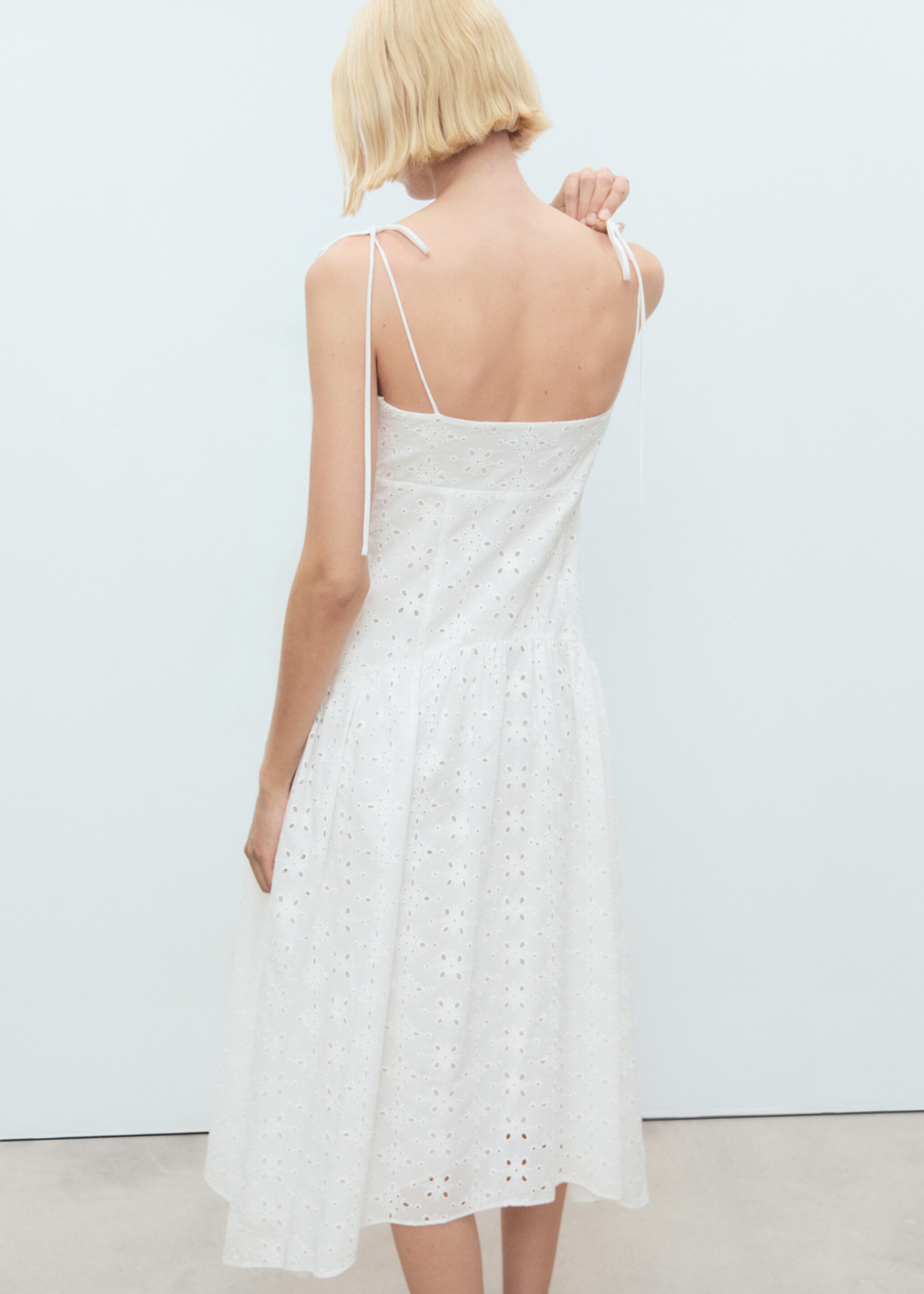Robe midi ajourée - Verso de l’article