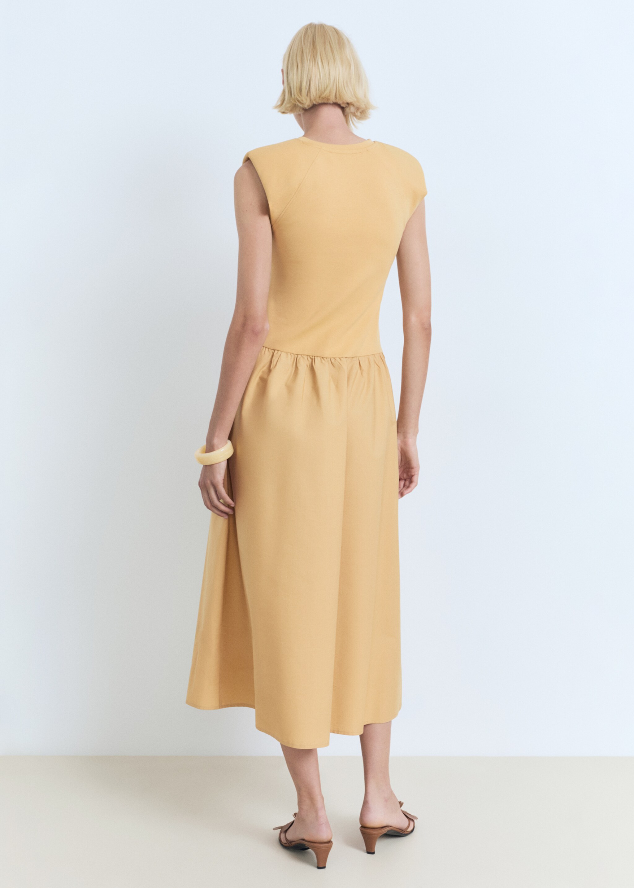 Robe midi avec épaulettes - Verso de l’article