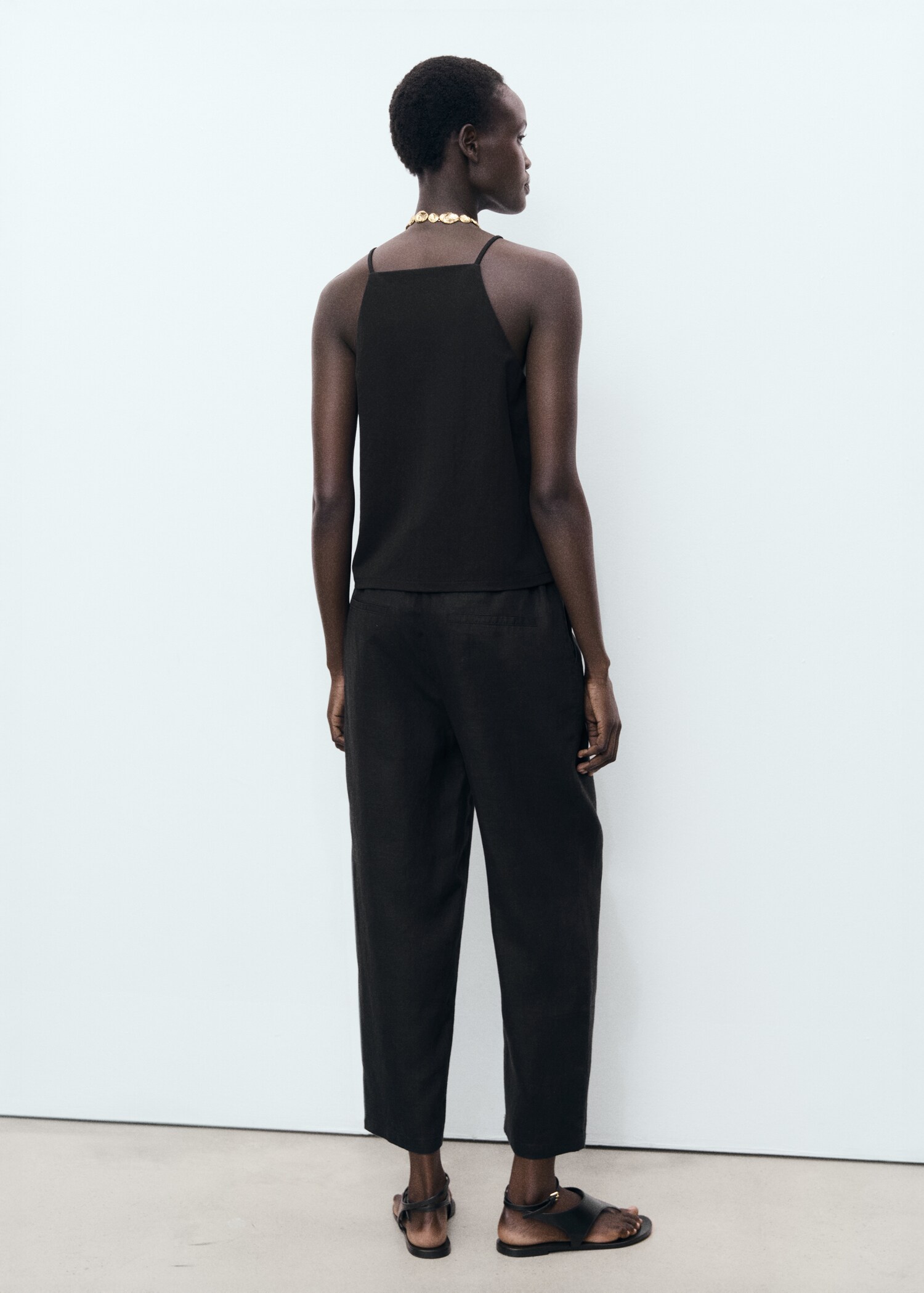 Linen trousers with drawstring - Reverse of the article