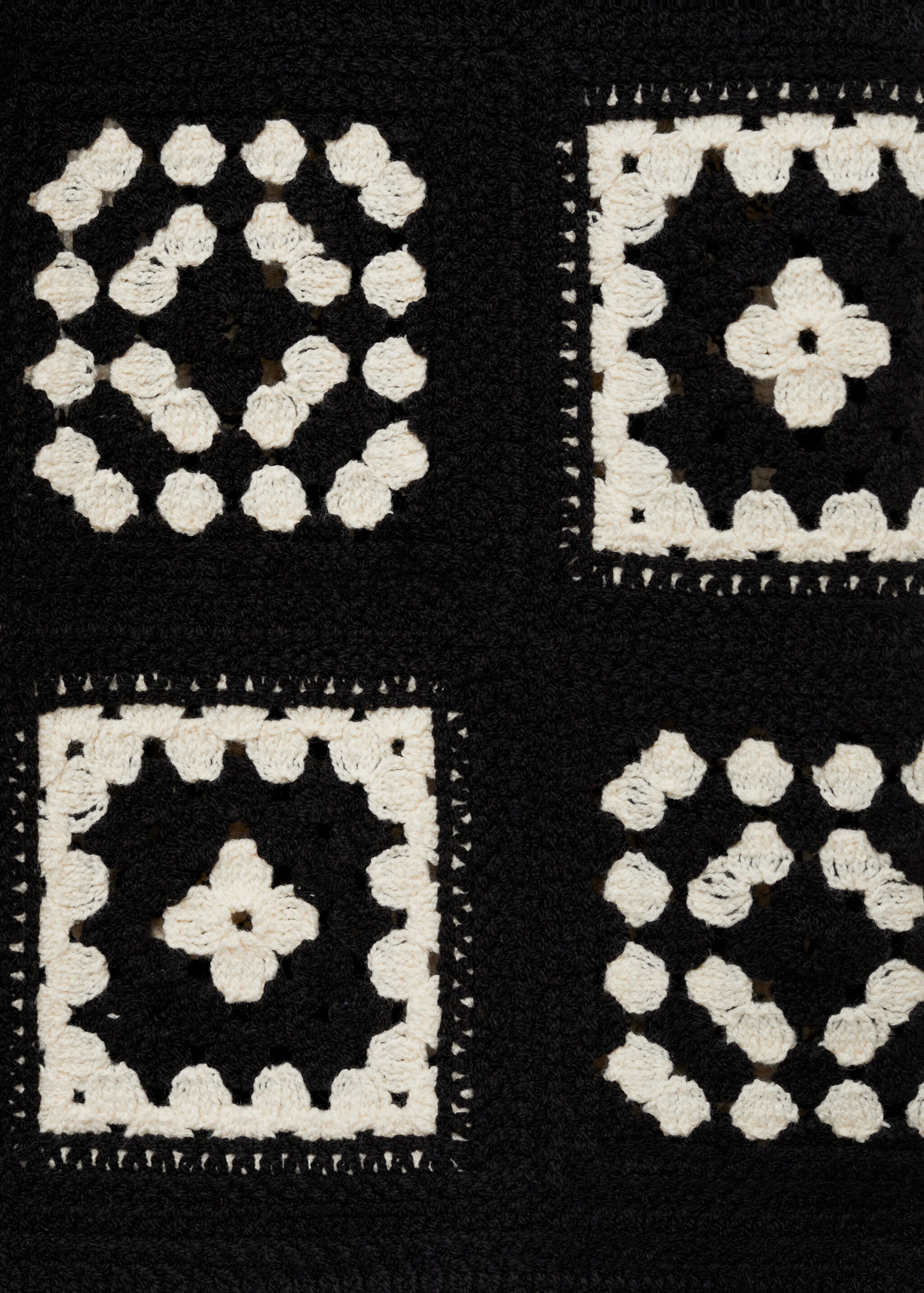Crochet knitted waistcoat - Details of the article 0