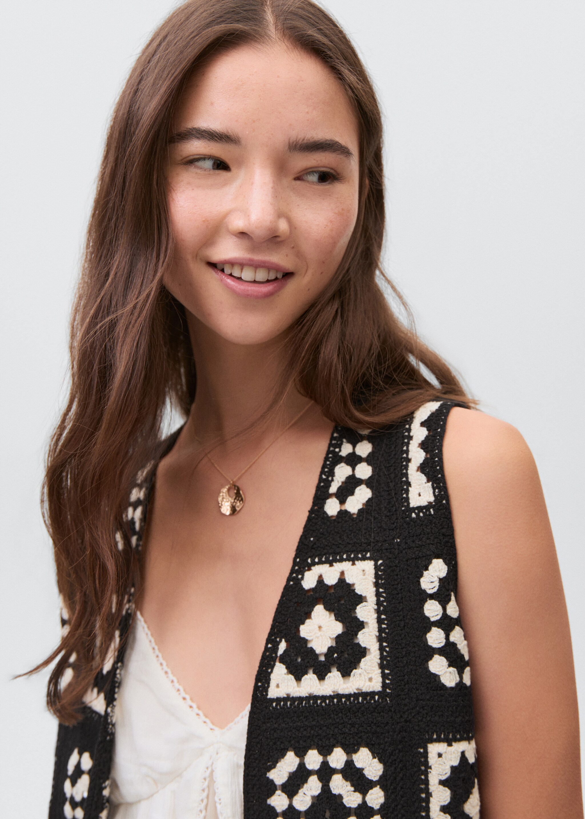 Crochet knitted waistcoat - Details of the article 1