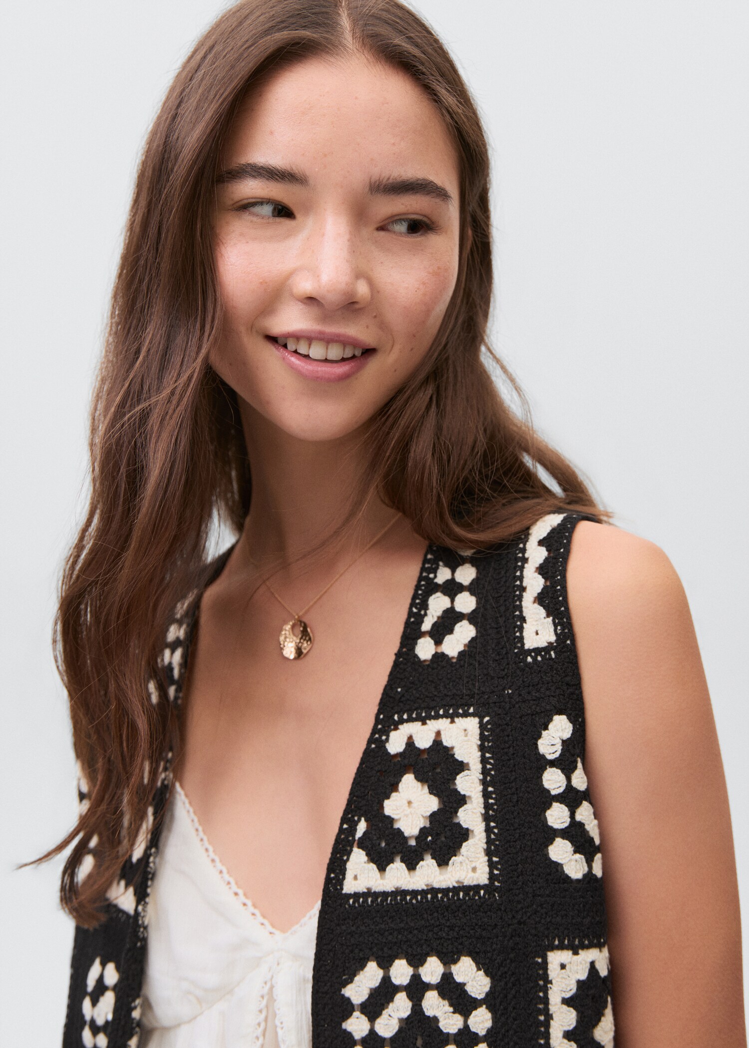 Crochet knitted waistcoat - Details of the article 1