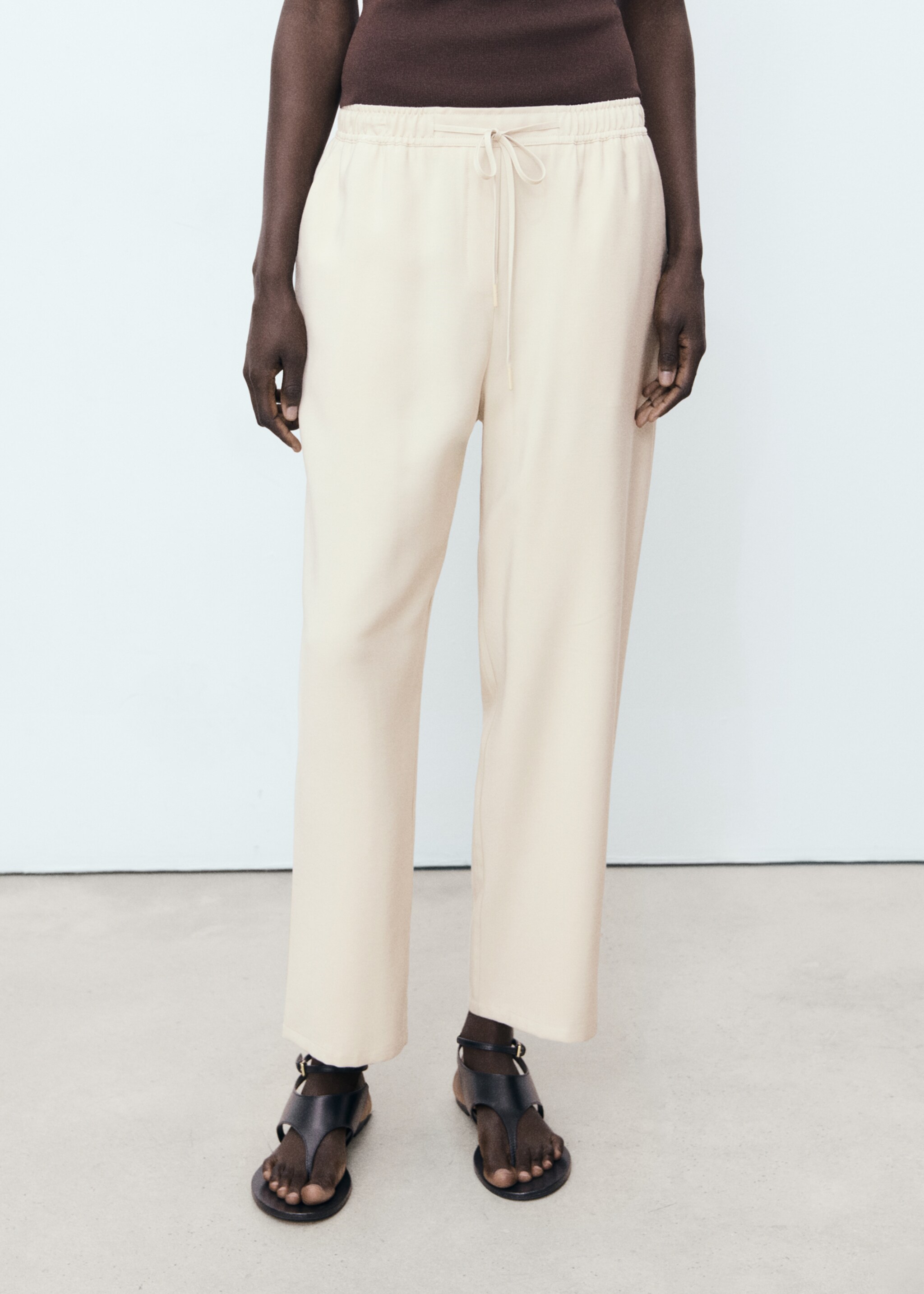 Pantalón fluido cordón - Plano medio