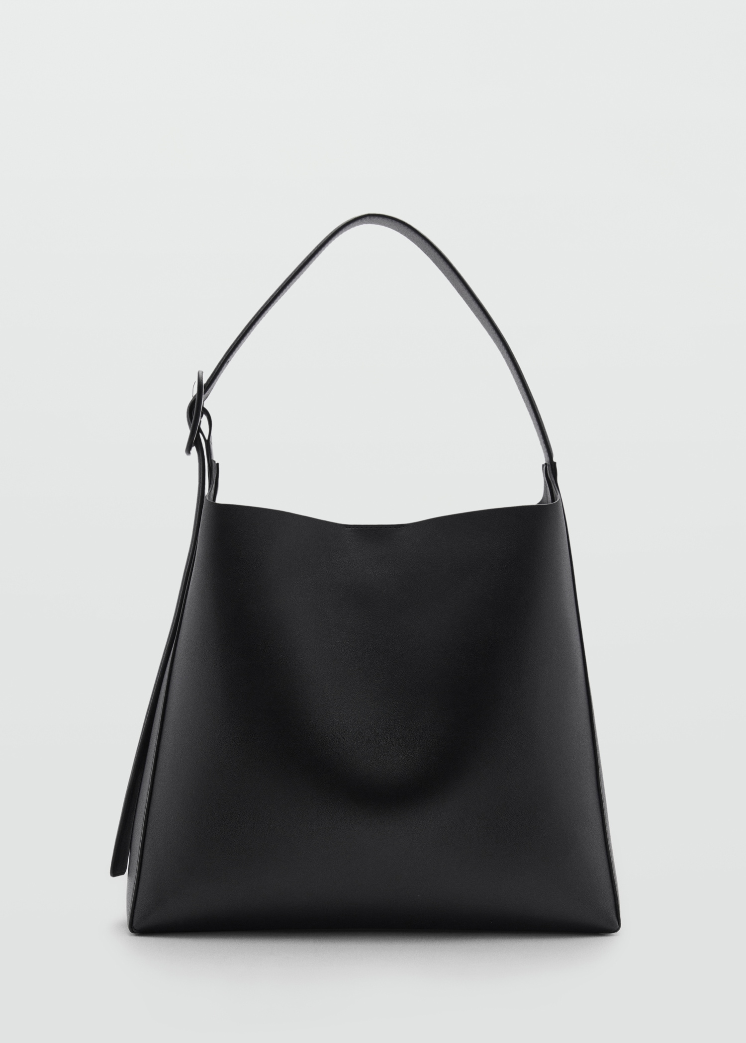 Bucket bag with buckle