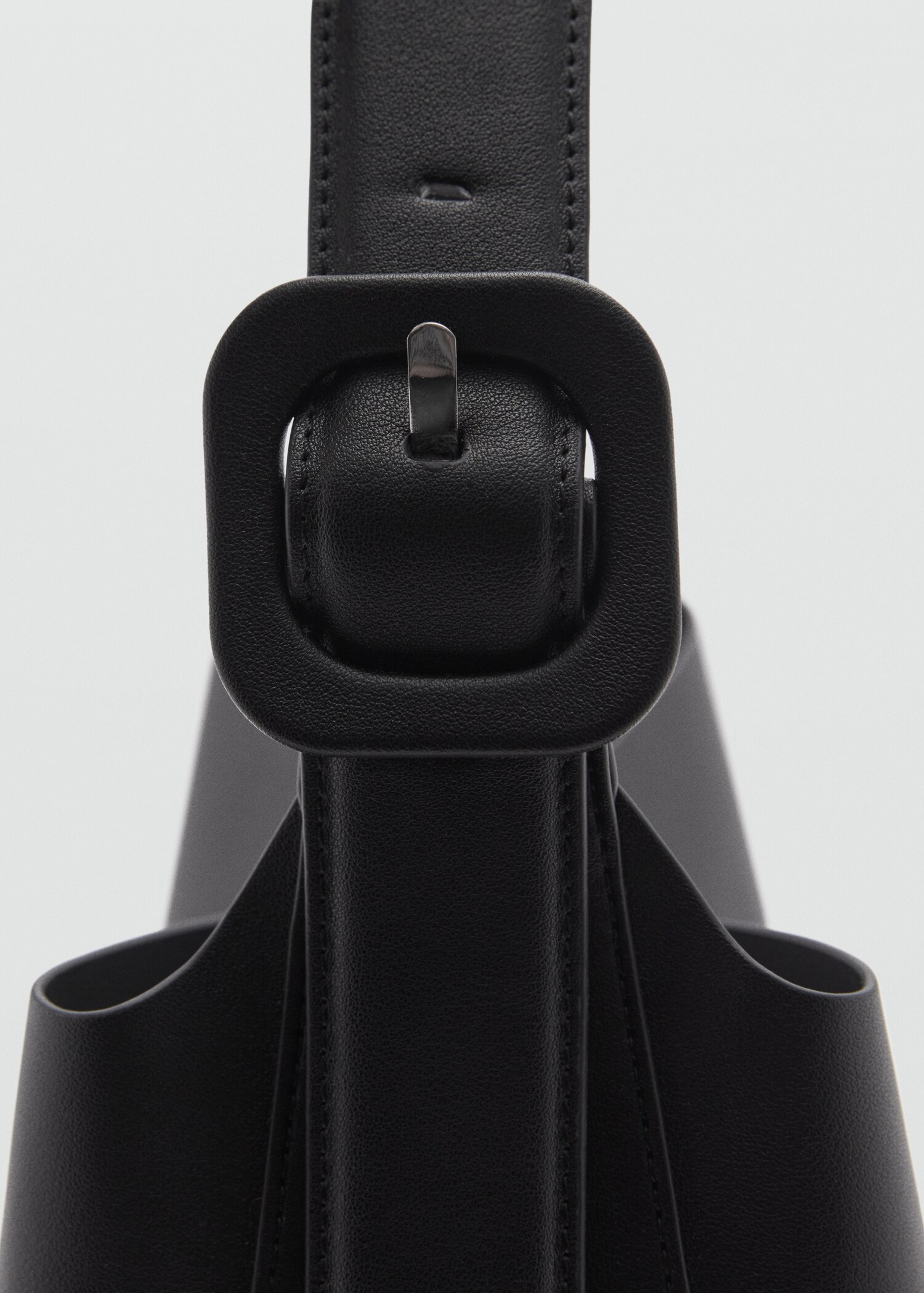 Bucket bag with buckle - Details of the article 1
