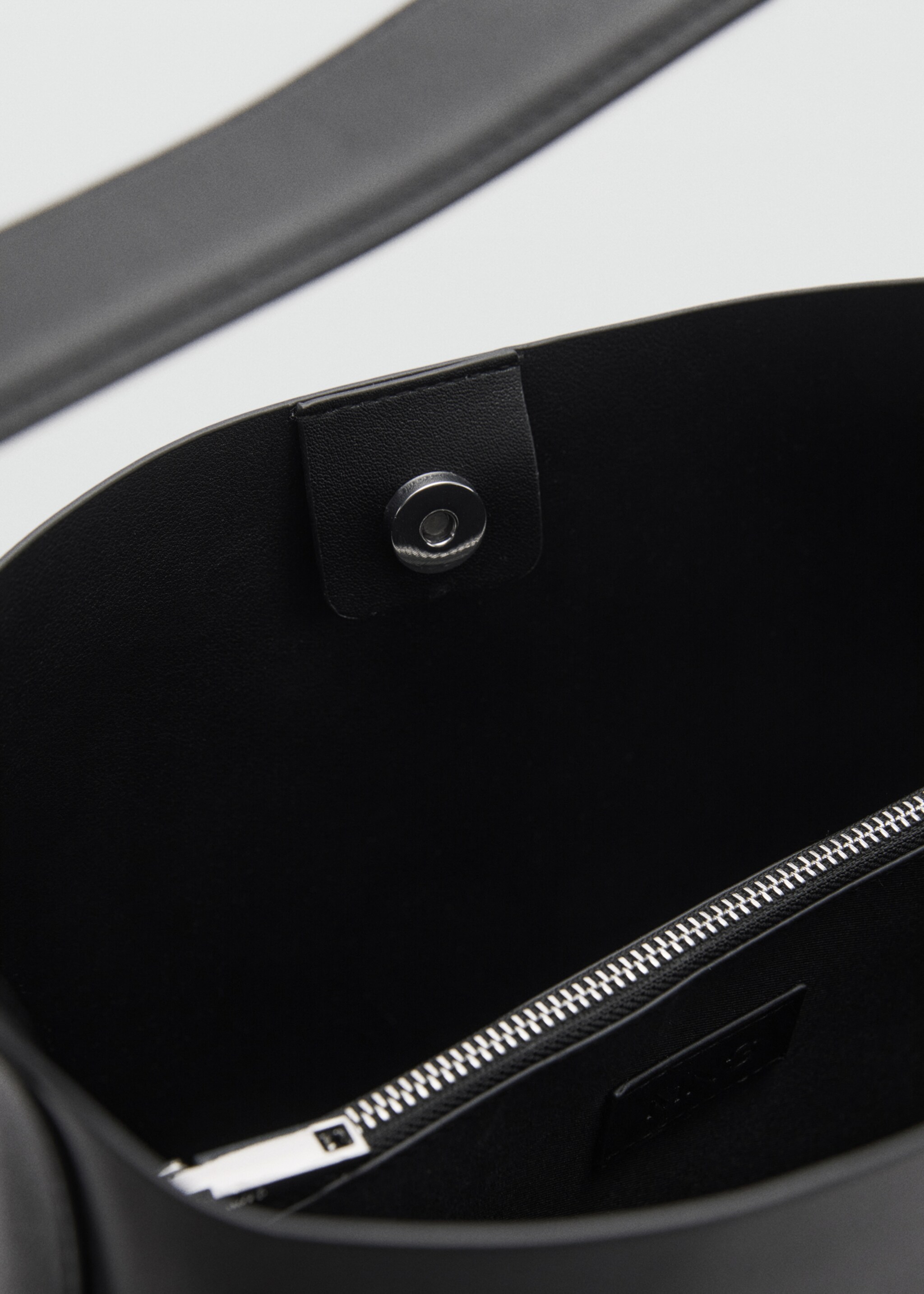 Bucket bag with buckle - Details of the article 2