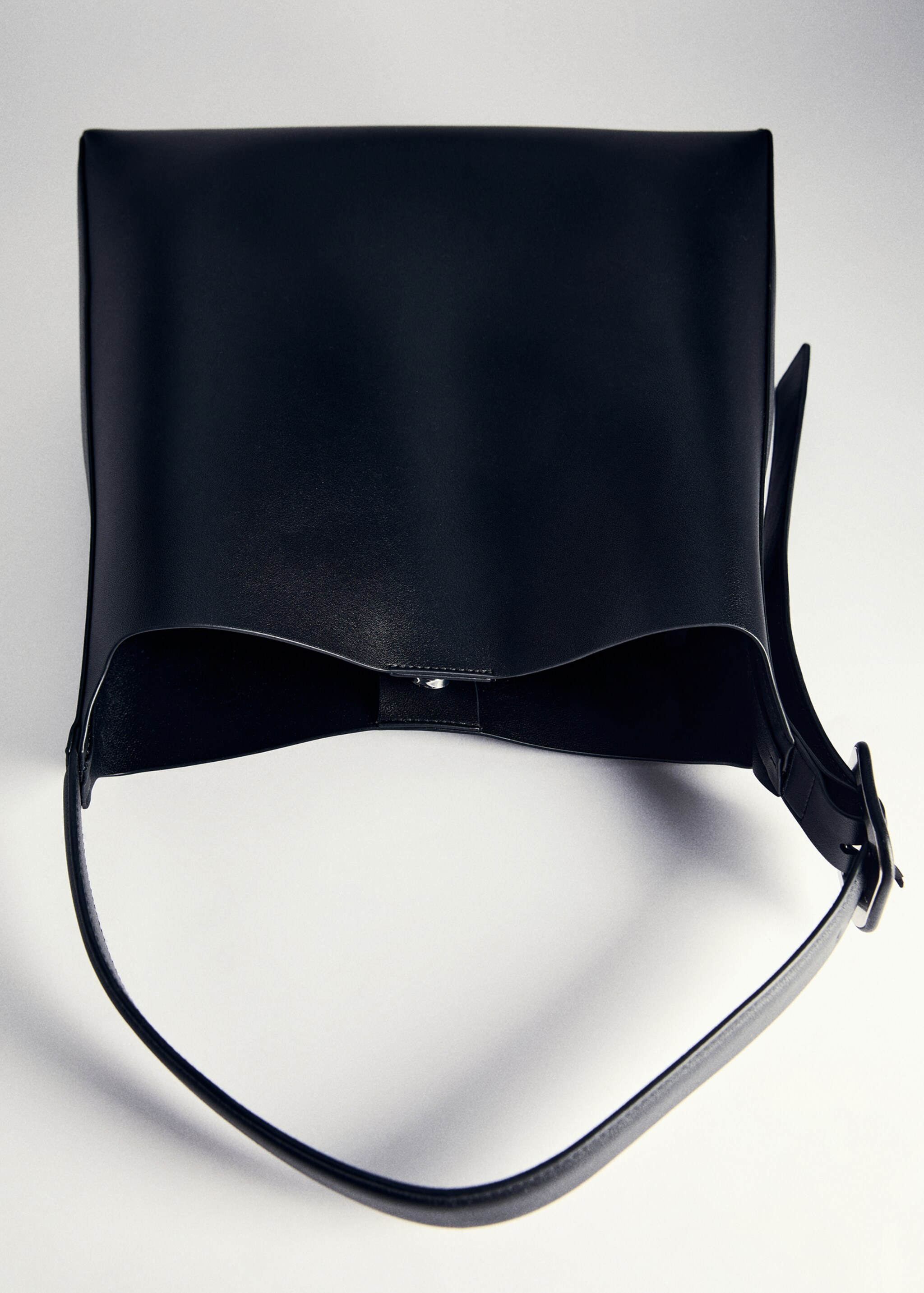 Bucket bag with buckle - Details of the article 5
