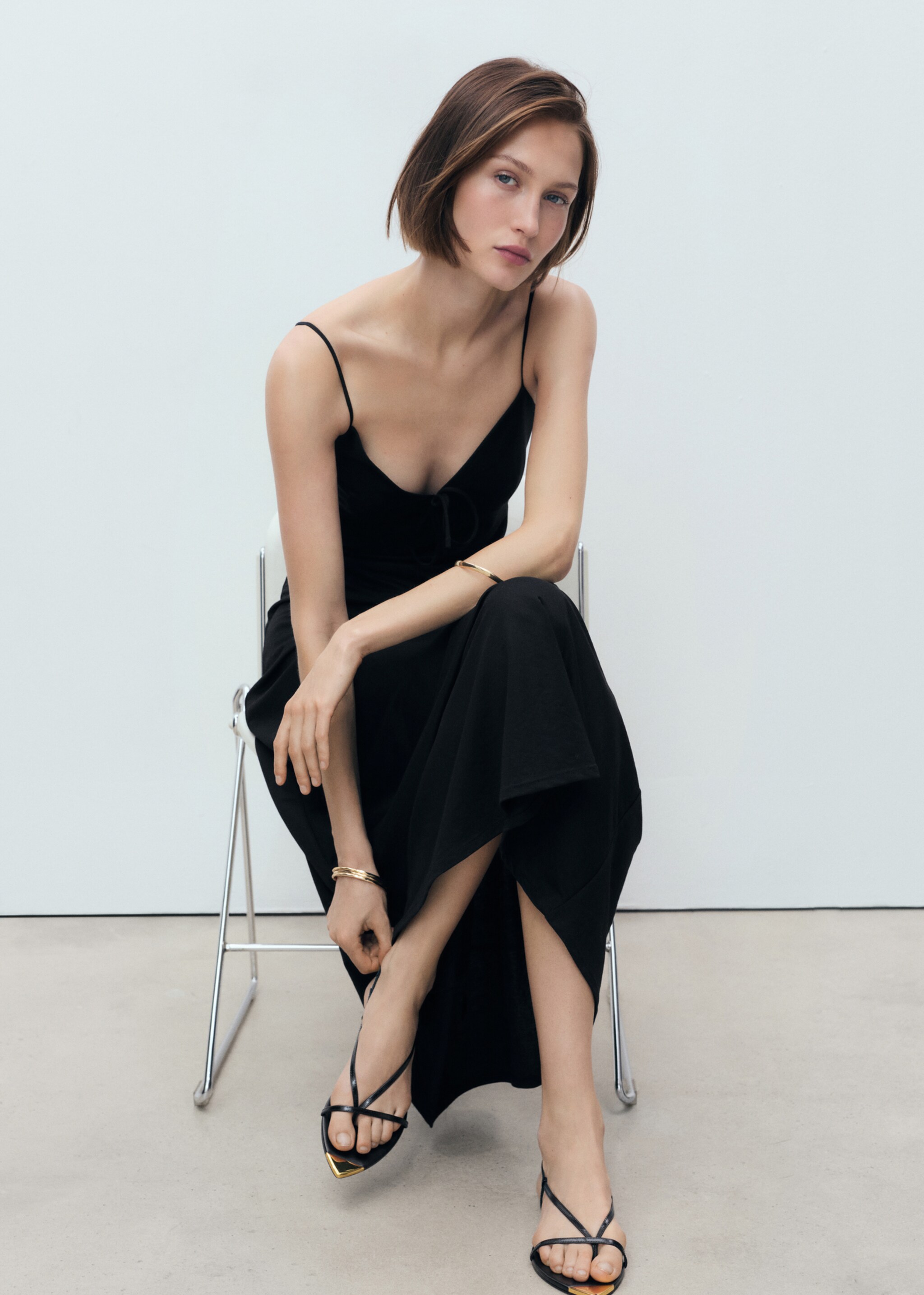 Long dress with bow neckline - Details of the article 2
