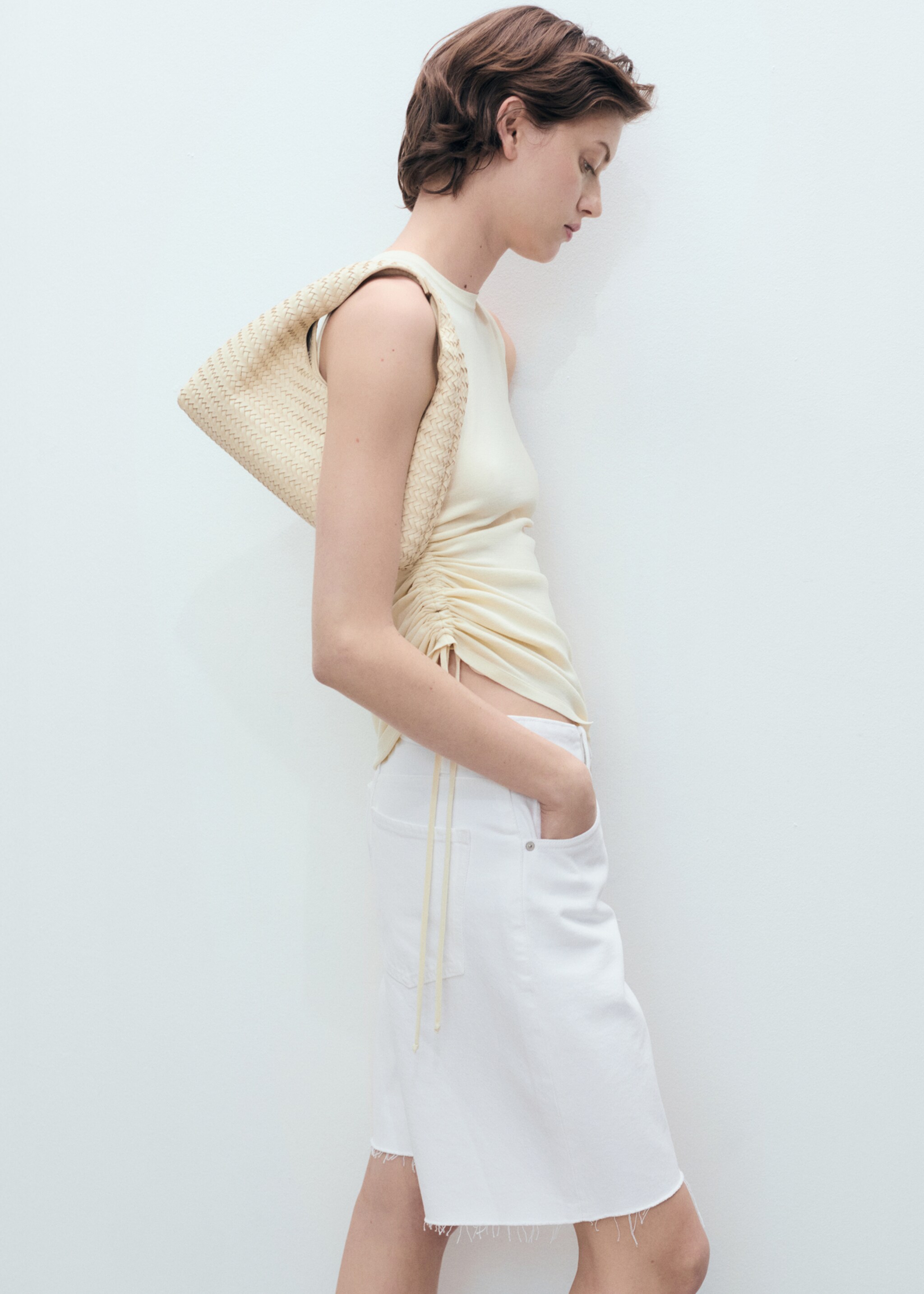 Denim bermuda shorts with frayed hem - Details of the article 2