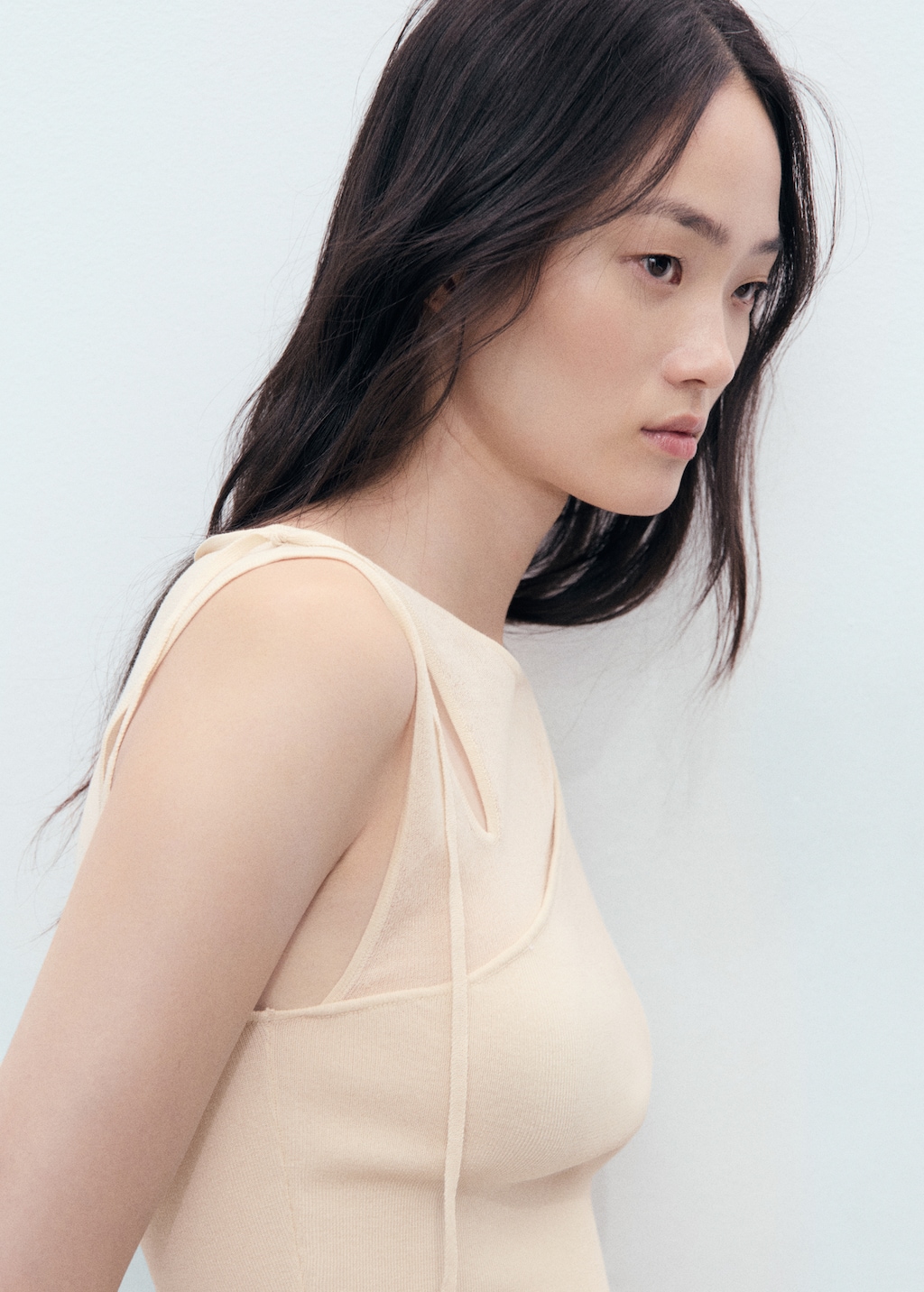 Knitted top with cut-out