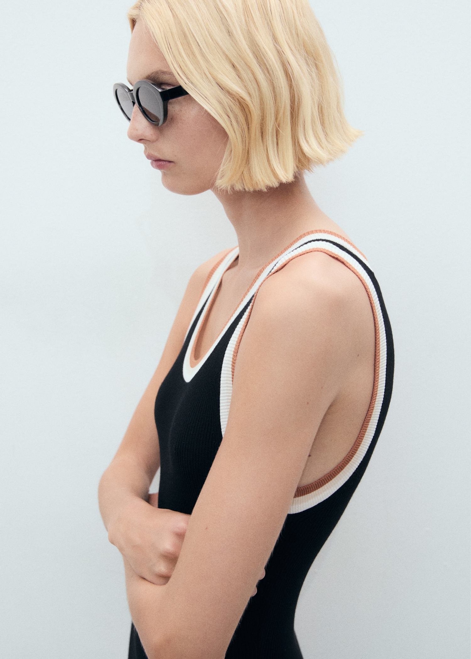 Knitted dress with contrasting details - Детальніше про товар 1