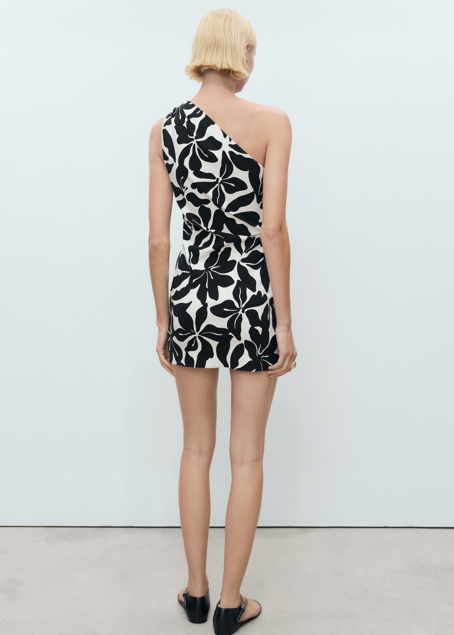 Short asymmetrical dress - Reverse of the article