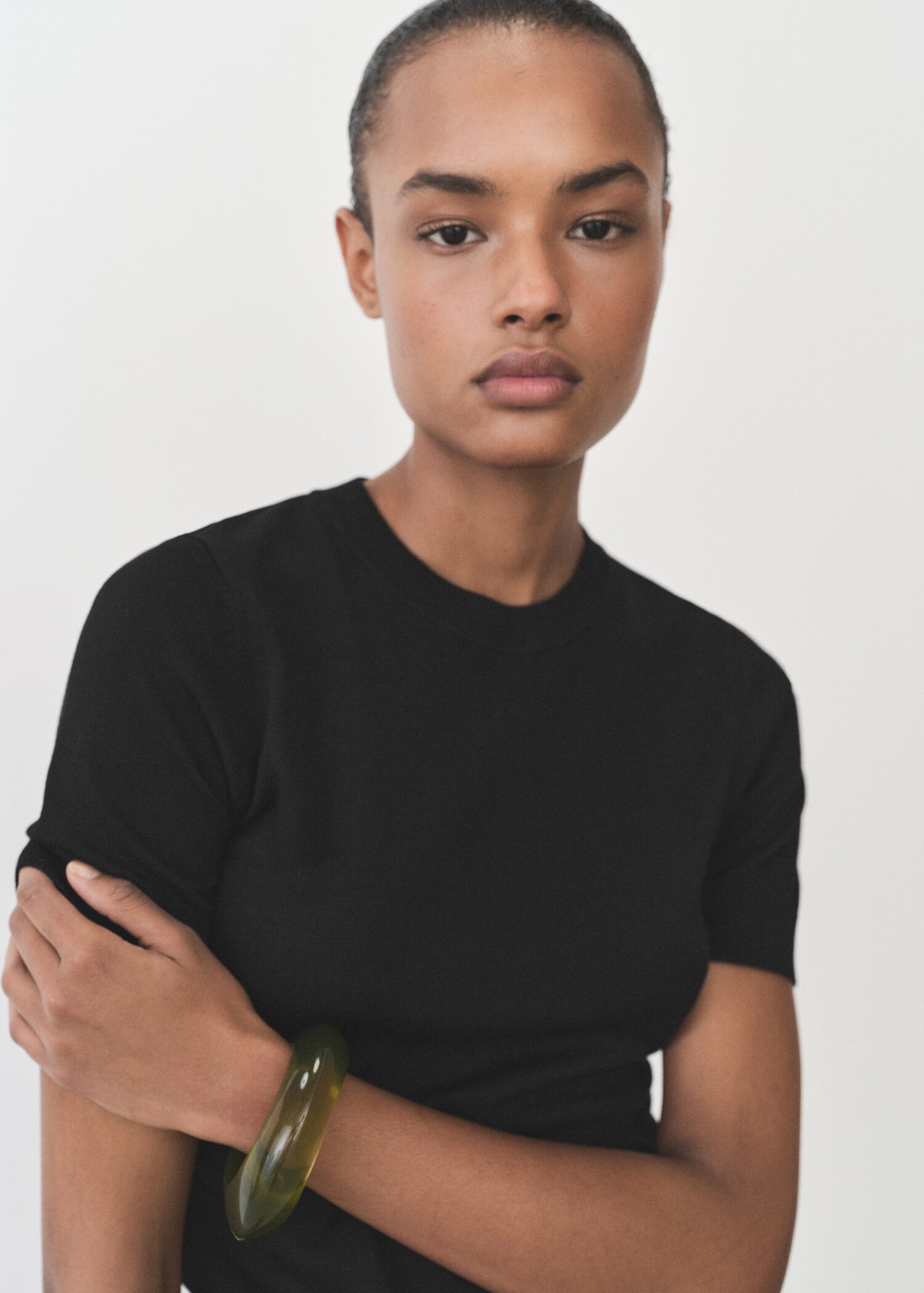 Short-sleeved fine-knit sweater - Medium plane