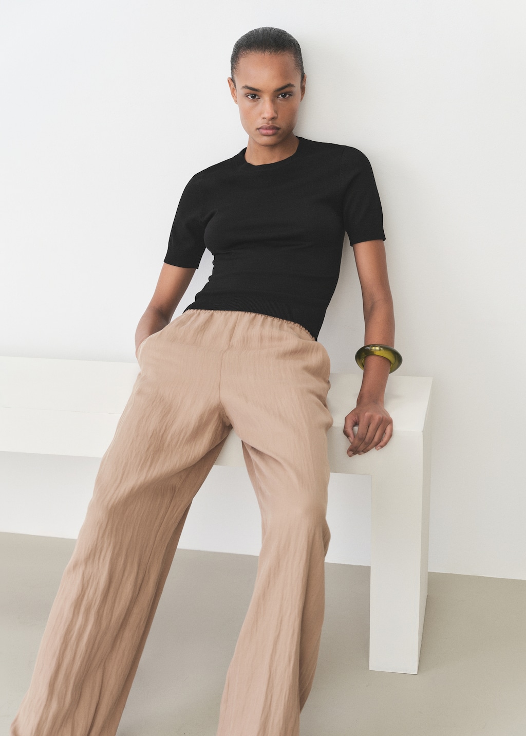 Short-sleeved fine-knit sweater