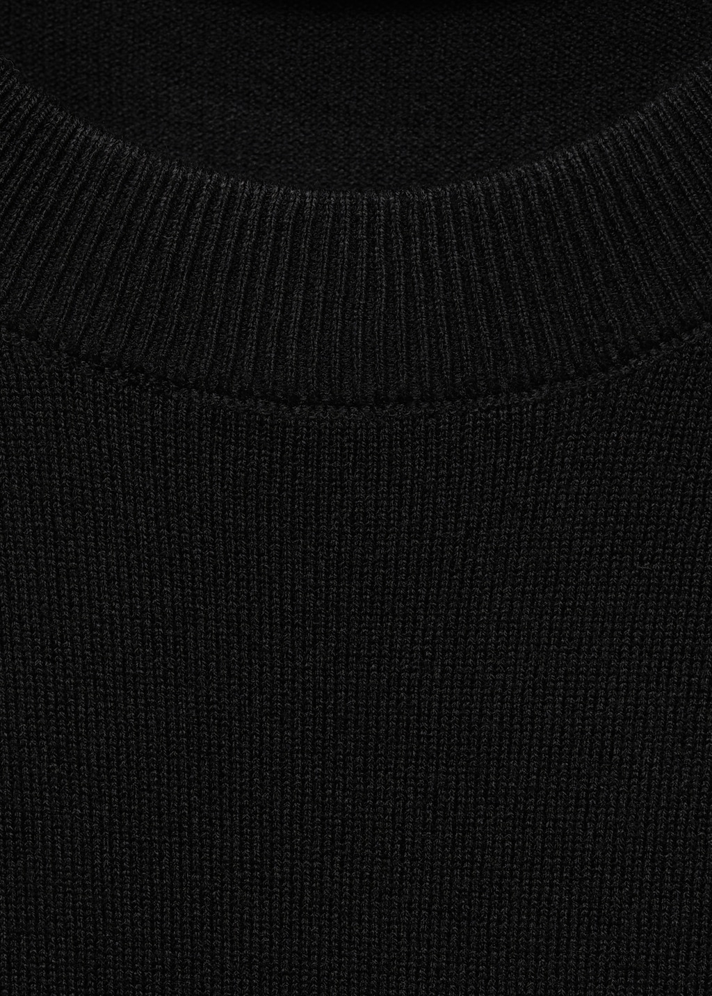 Short-sleeved fine-knit sweater