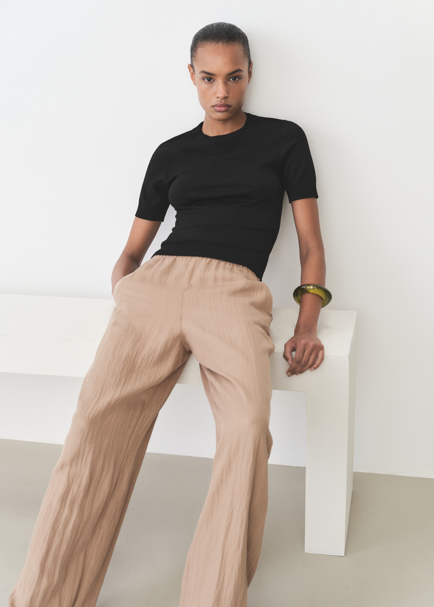 Short-sleeved fine-knit sweater - Details of the article 1