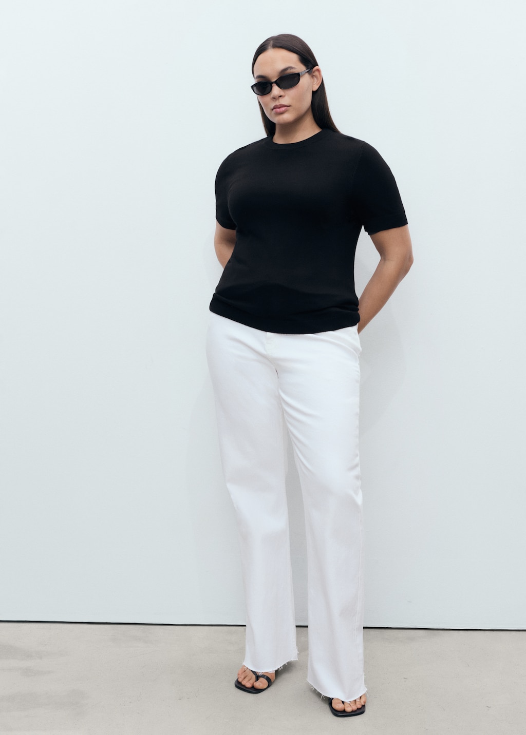 Short-sleeved fine-knit sweater