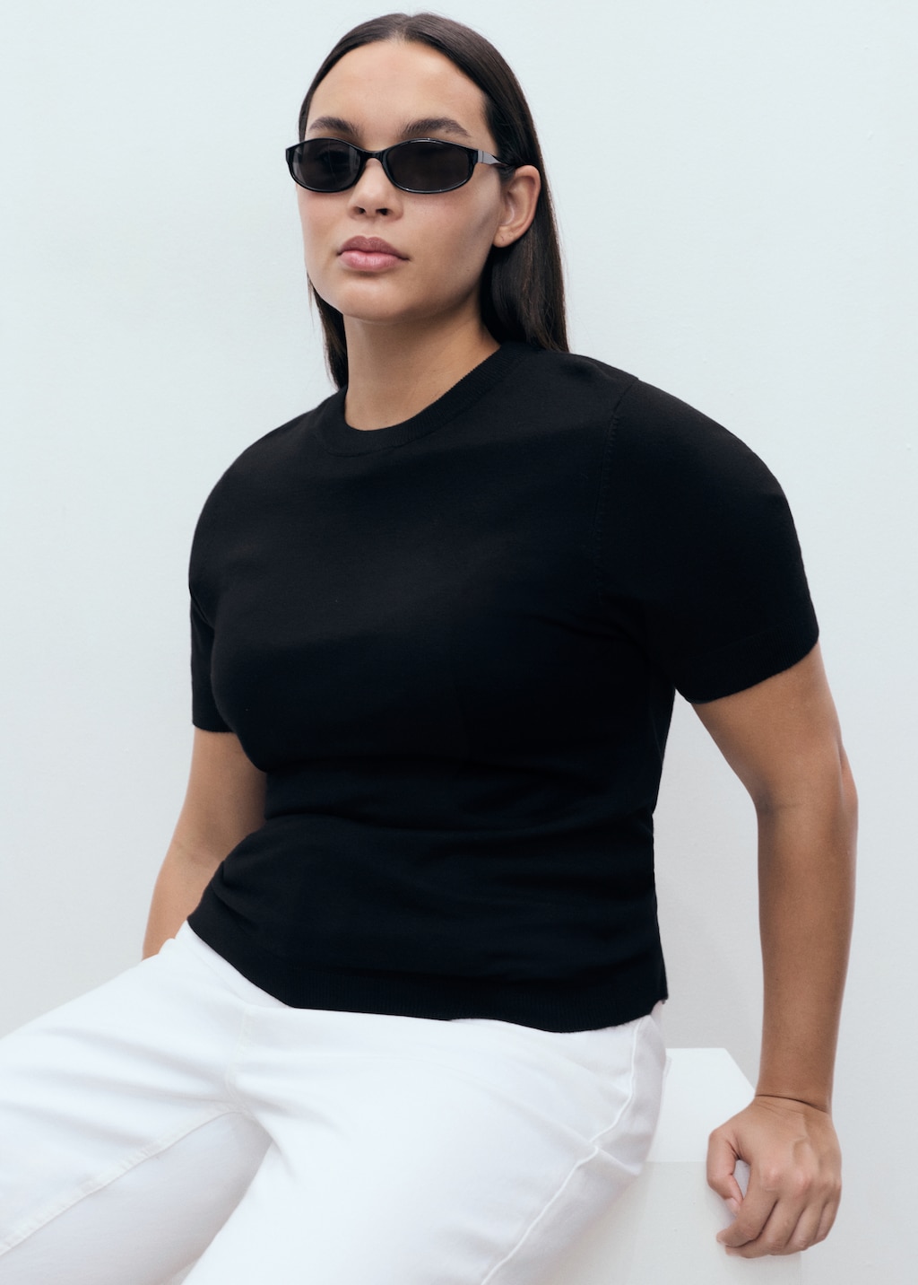 Short-sleeved fine-knit sweater