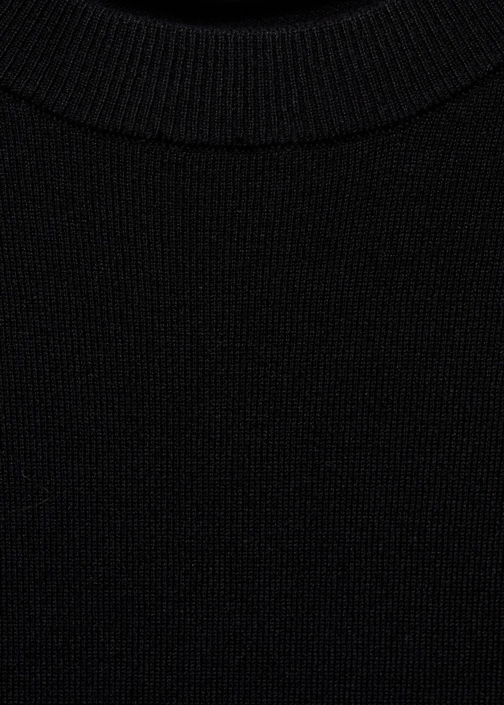 Short-sleeved fine-knit sweater