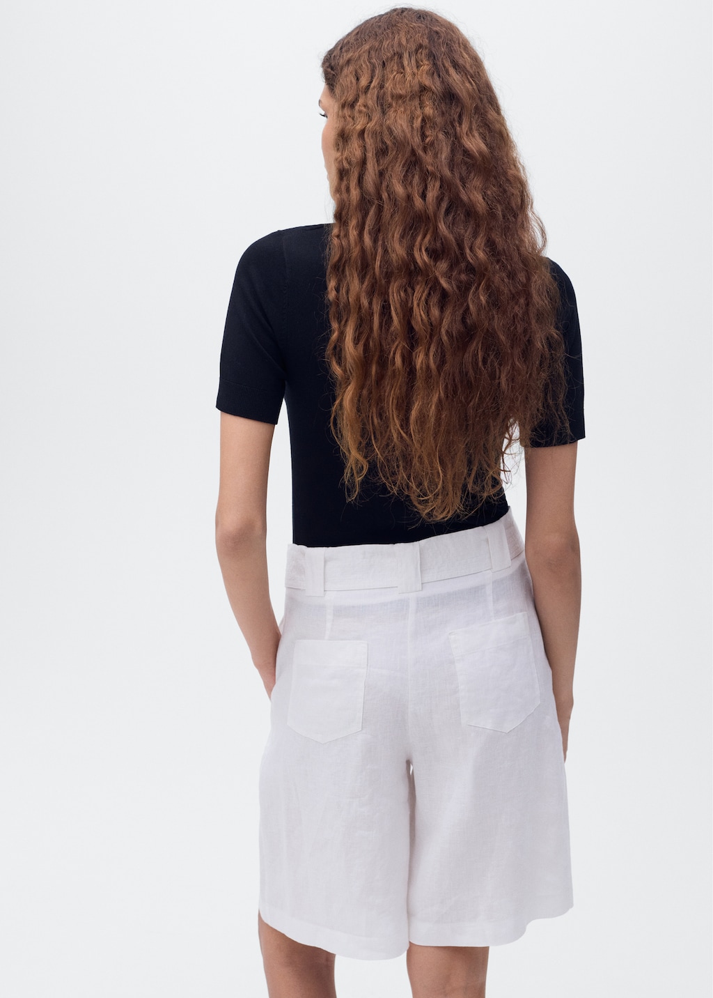 Short-sleeved fine-knit sweater