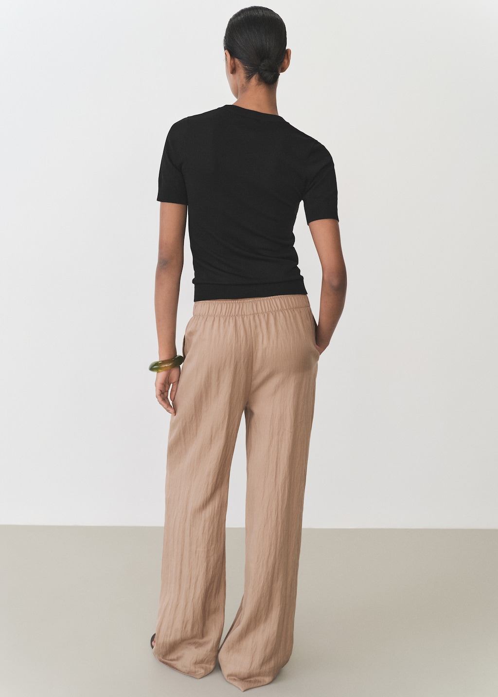 Short-sleeved fine-knit sweater