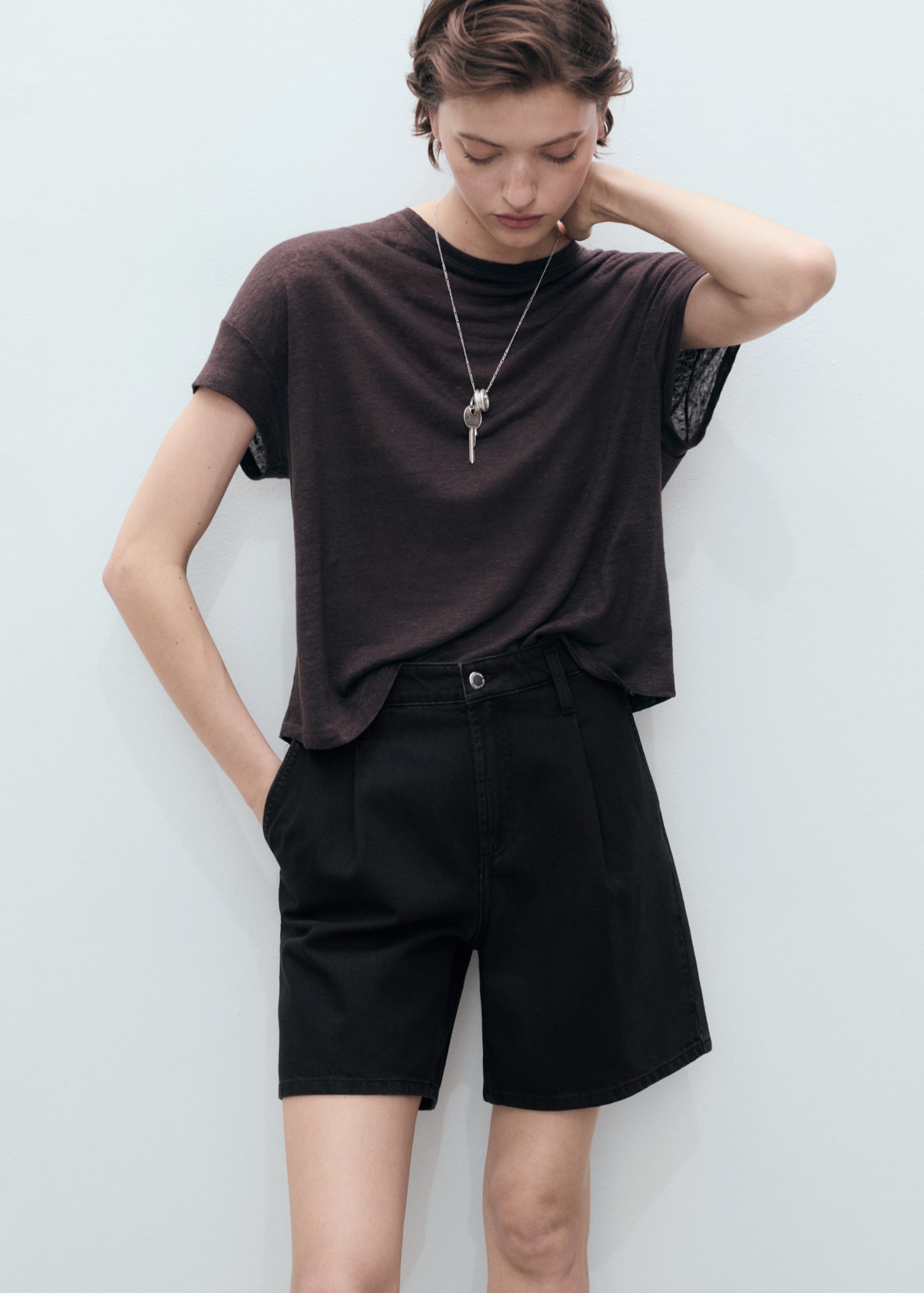 Mid-rise denim bermuda shorts with pleats - Details of the article 1