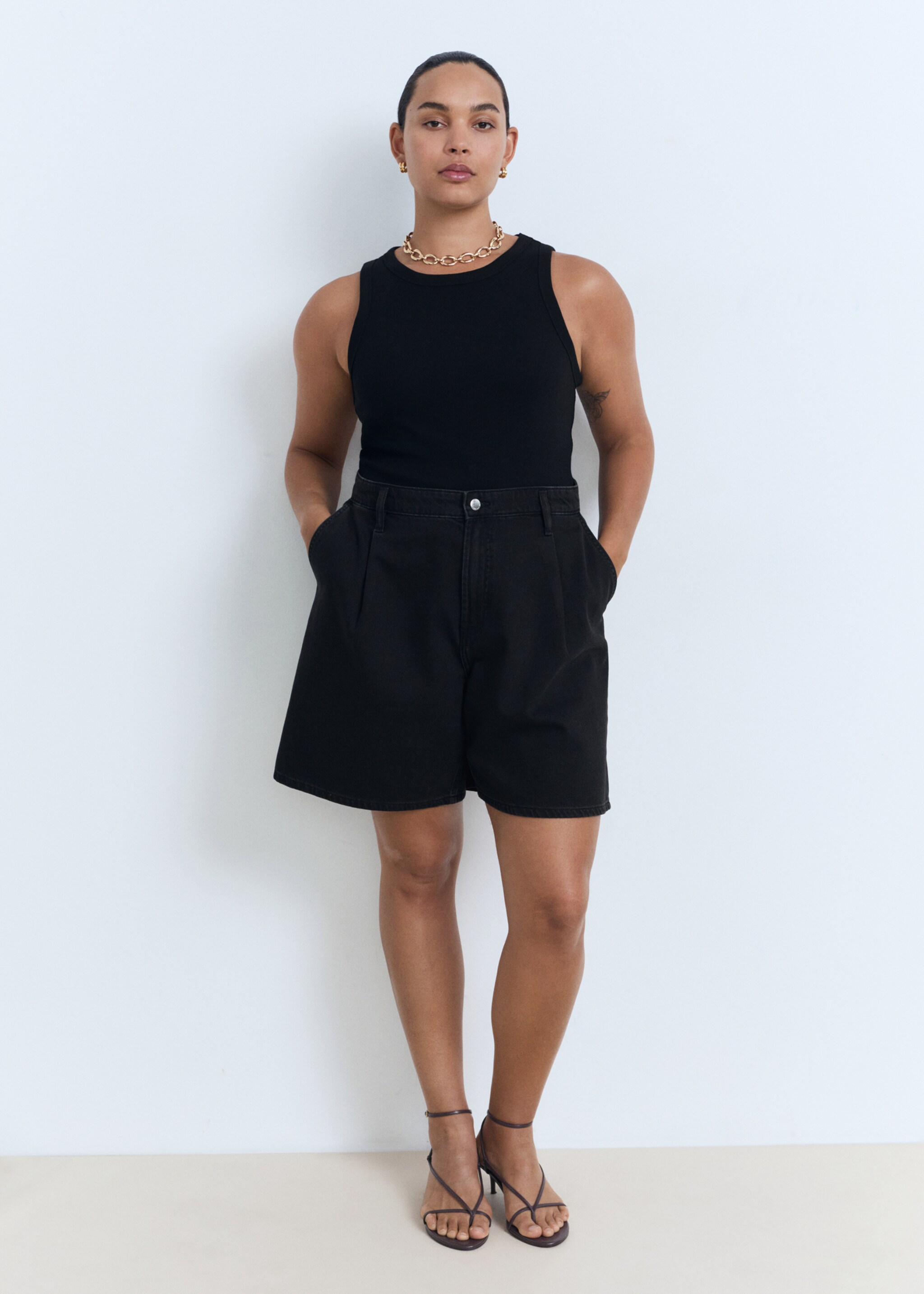 Mid-rise denim bermuda shorts with pleats - Details of the article 3