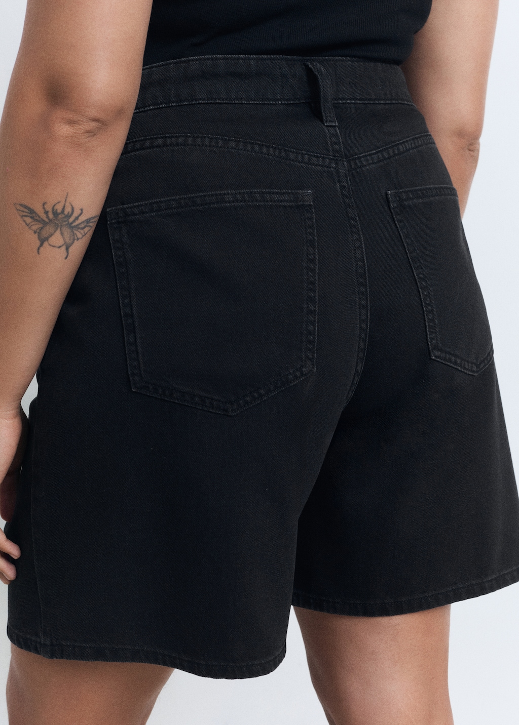 Mid-rise denim bermuda shorts with pleats