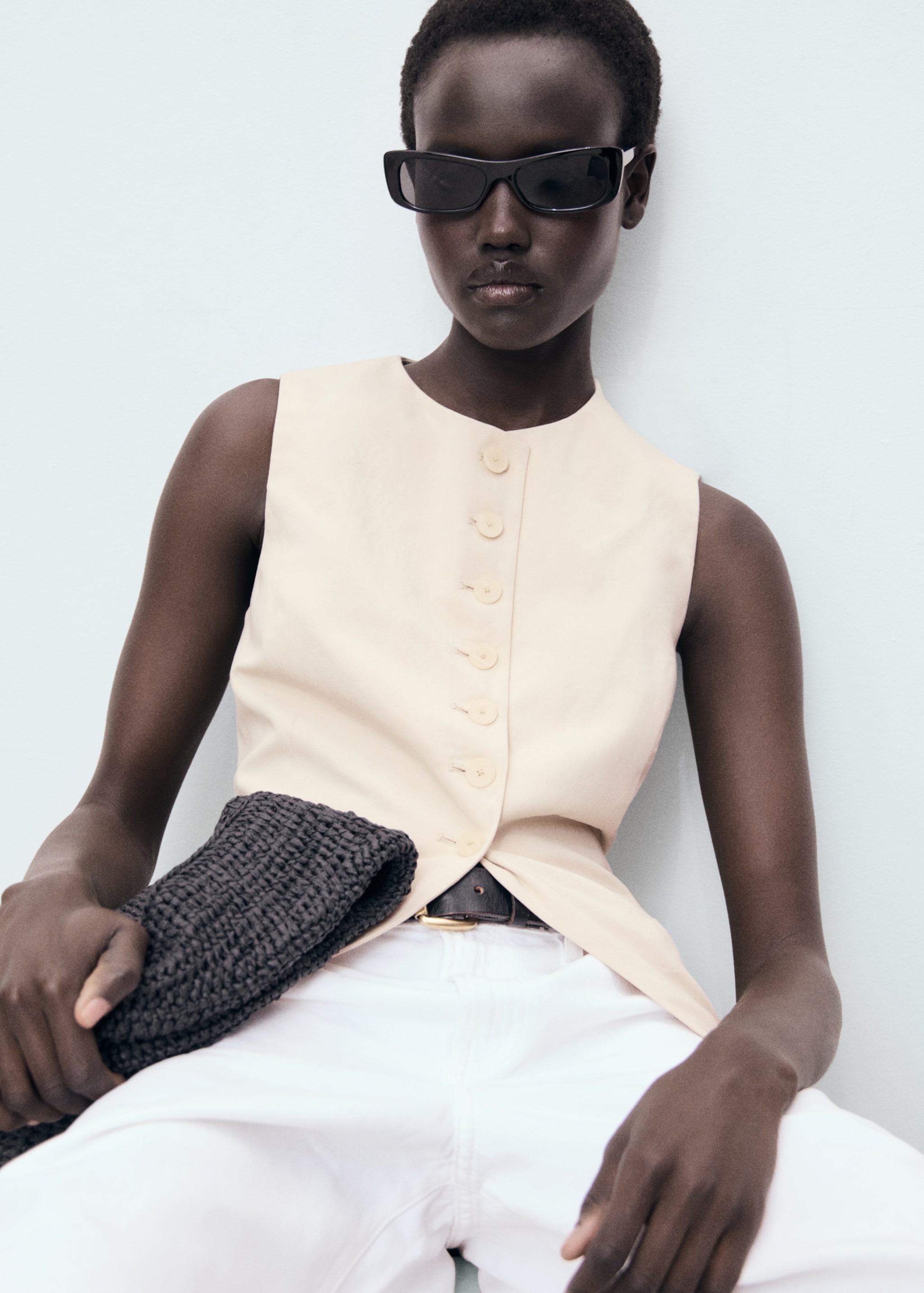 Suit waistcoat with buttons - Details of the article 2