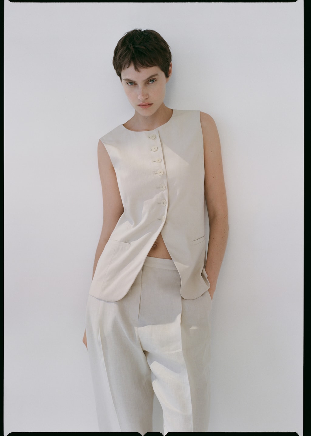 Suit vest with buttons