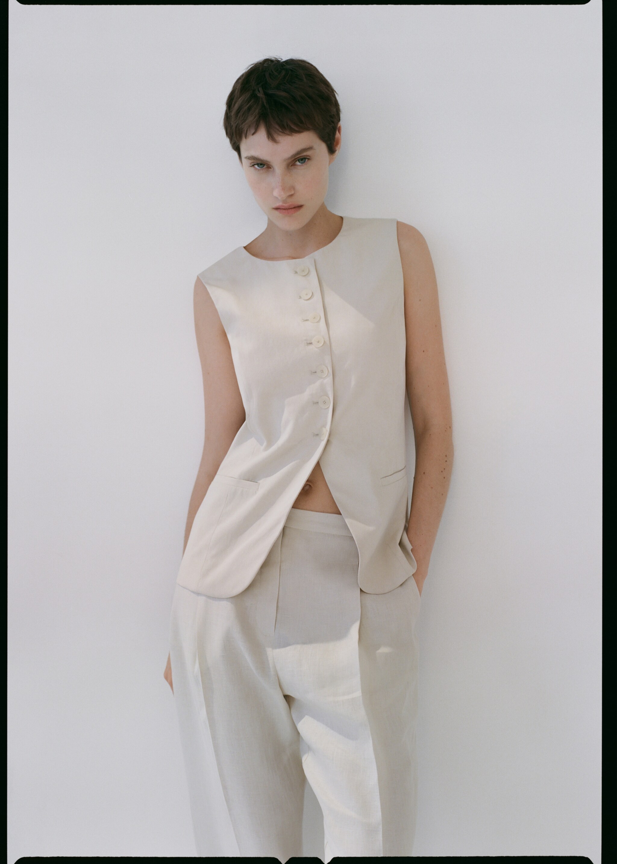 Suit waistcoat with buttons - Details of the article 7