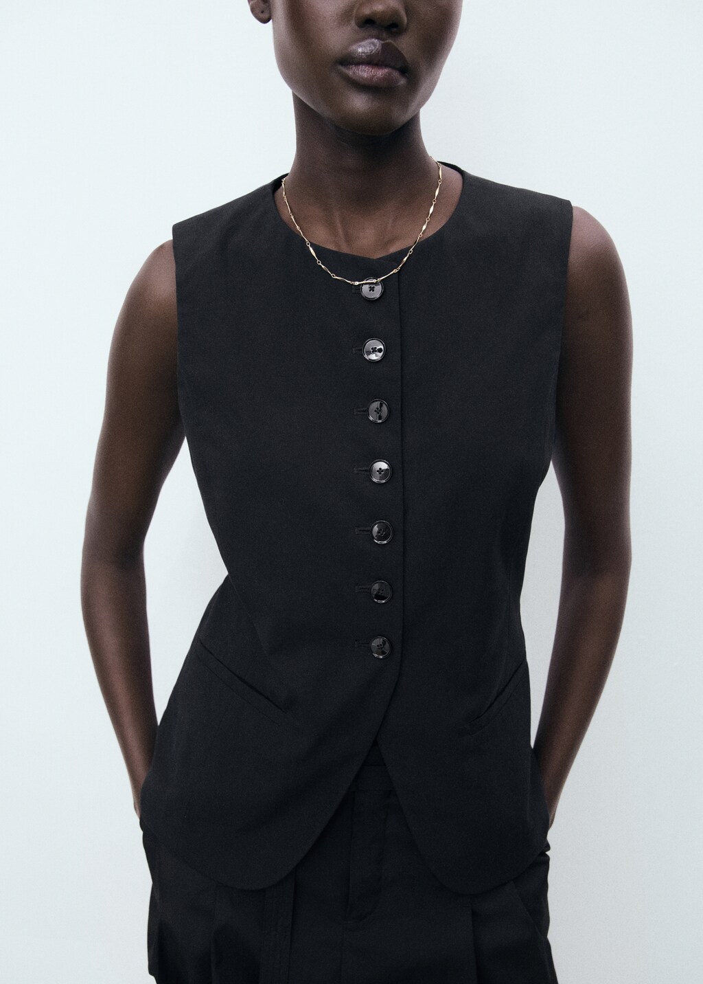 Suit vest with buttons