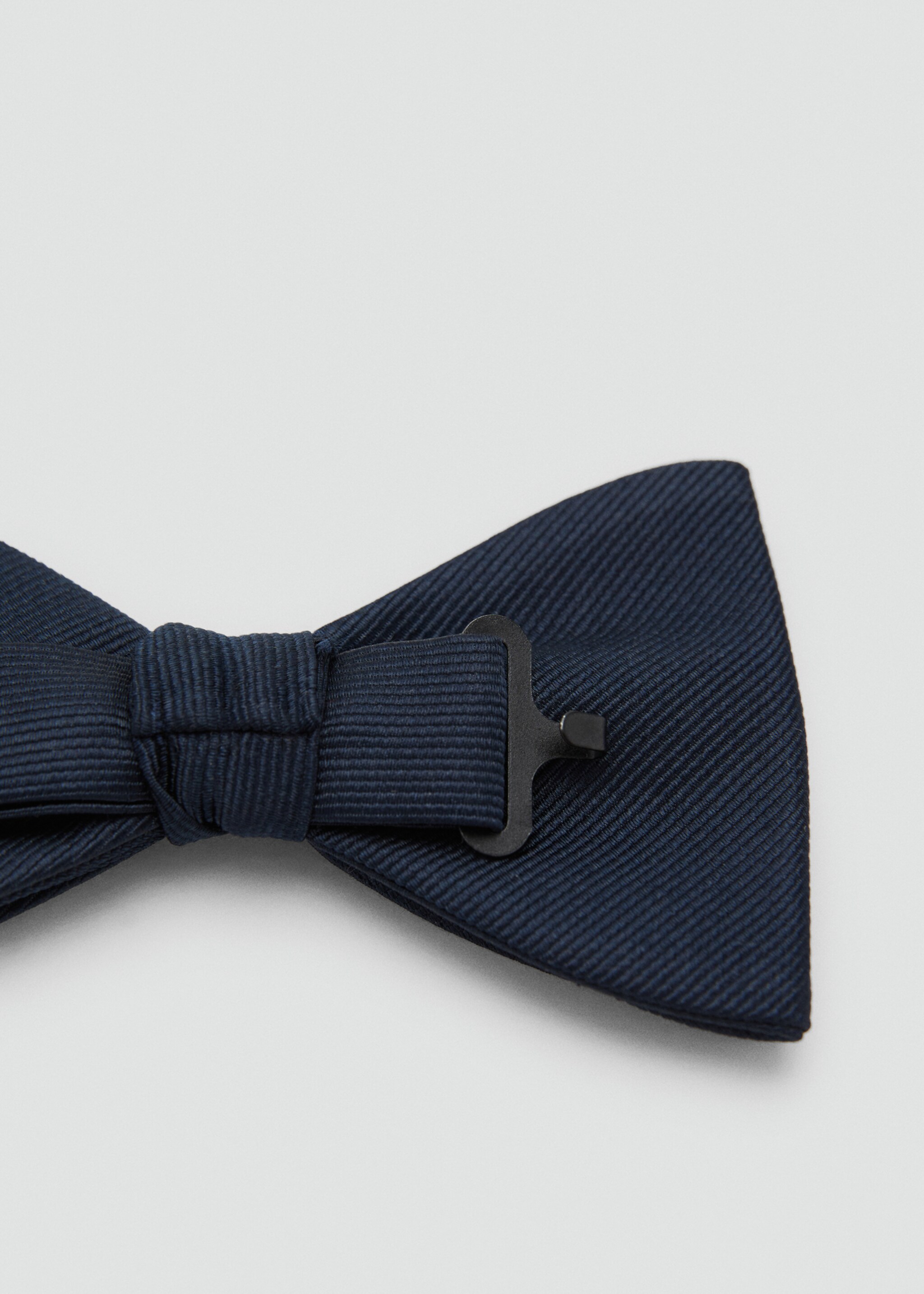 Classic bow tie with microstructure - Details of the article 1
