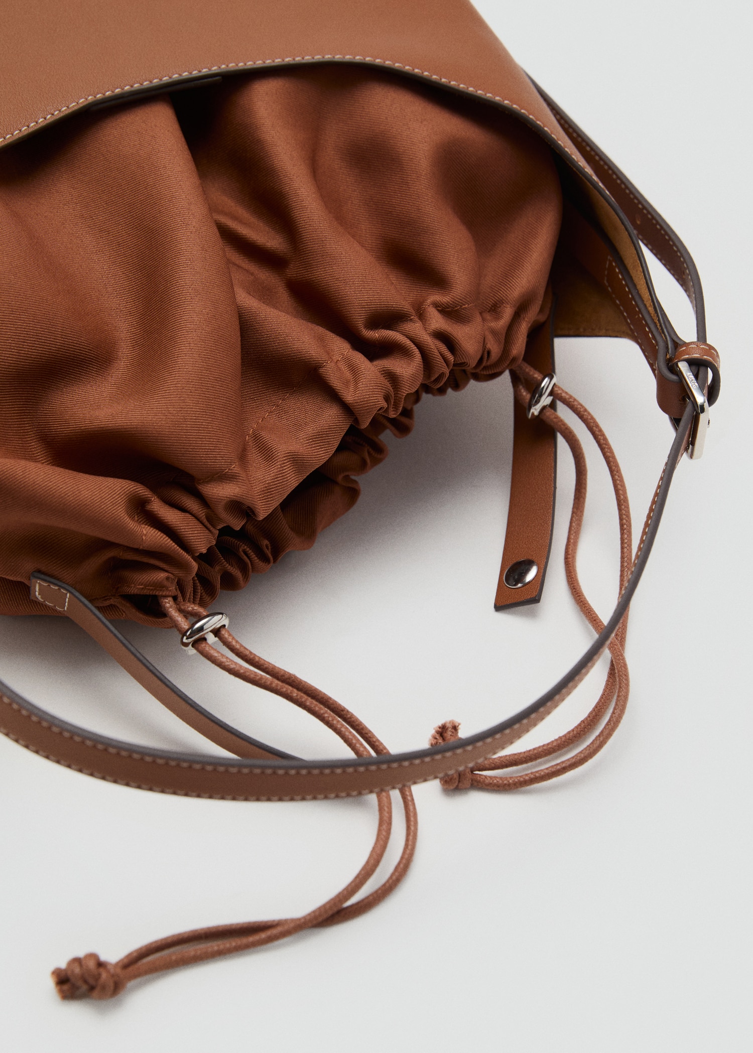 Shopper-Bag mit Schnallendetail - Detail des Artikels 3