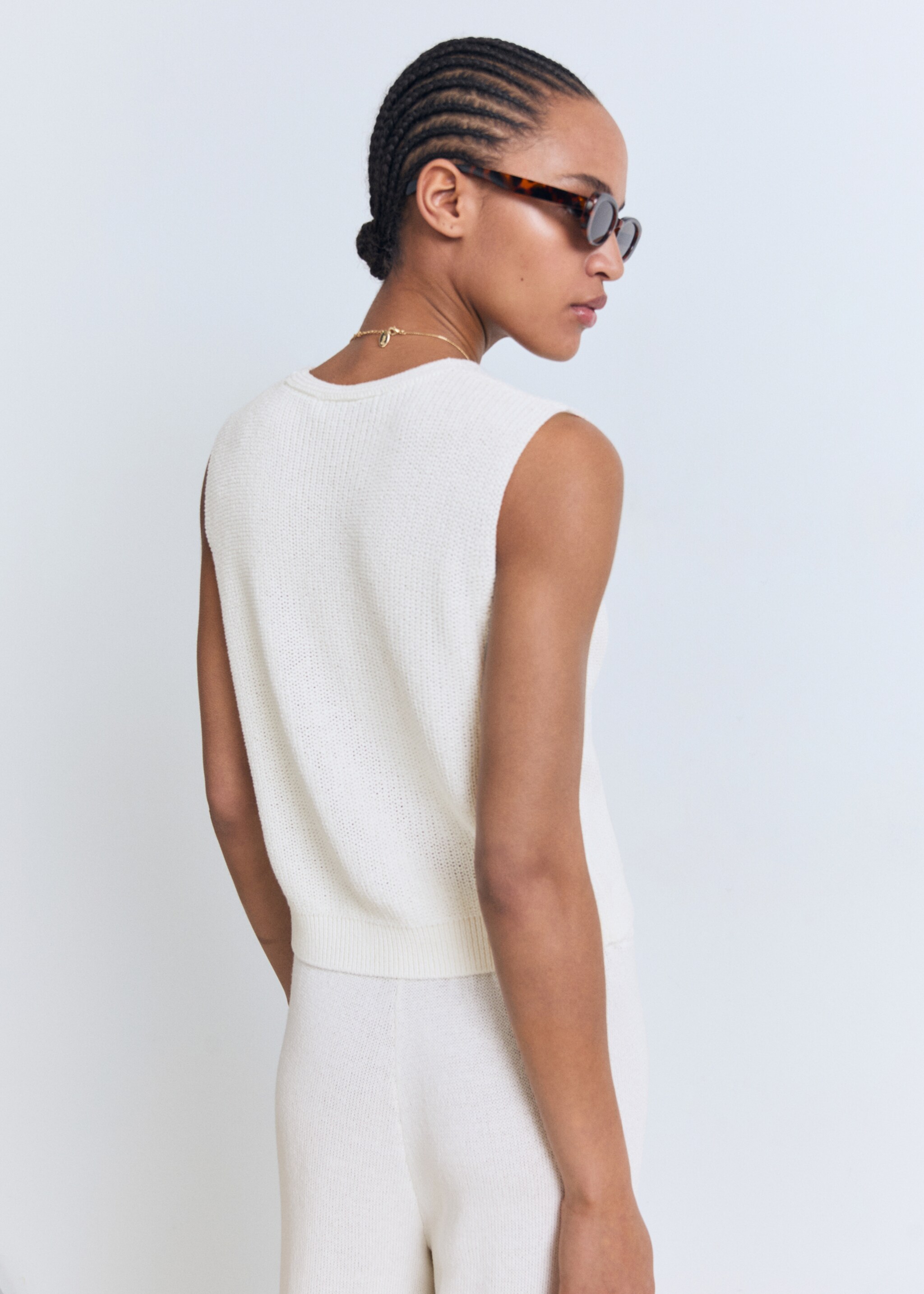 Openwork knitted waistcoat - Reverse of the article