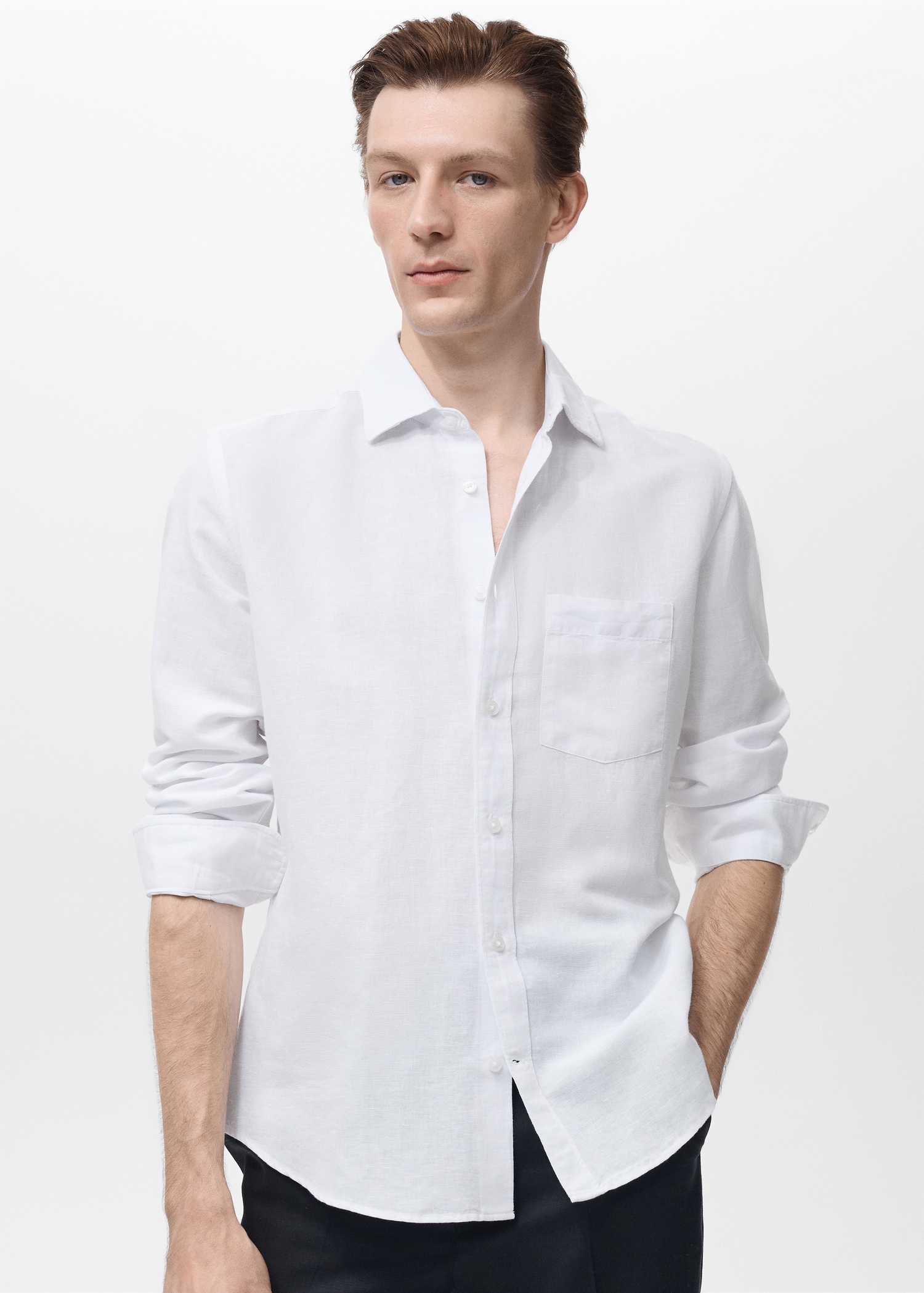 Camisa lino bolsillo Hombre MANGO España (Península y Baleares)
