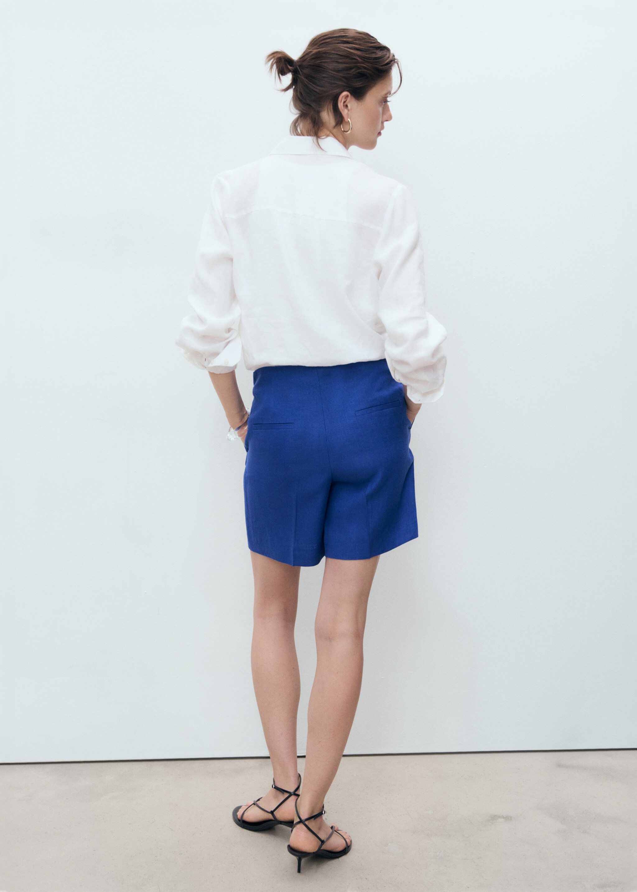 Short droit taille normale en lin - Verso de l’article