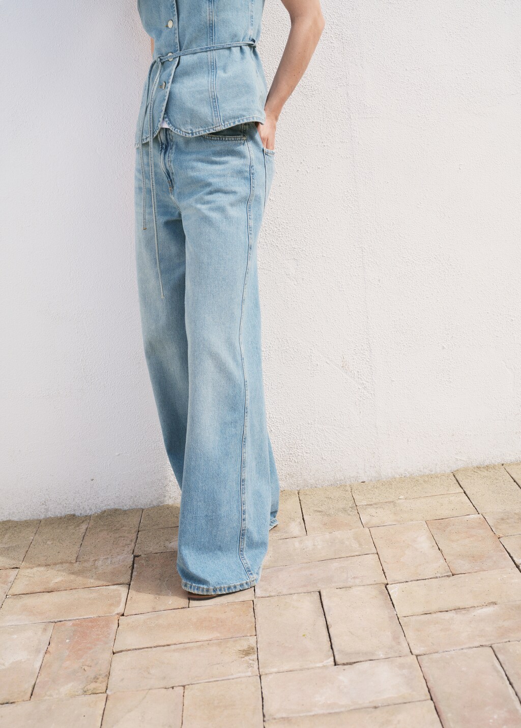 High-waisted wide-leg jeans | MANGO Rwanda